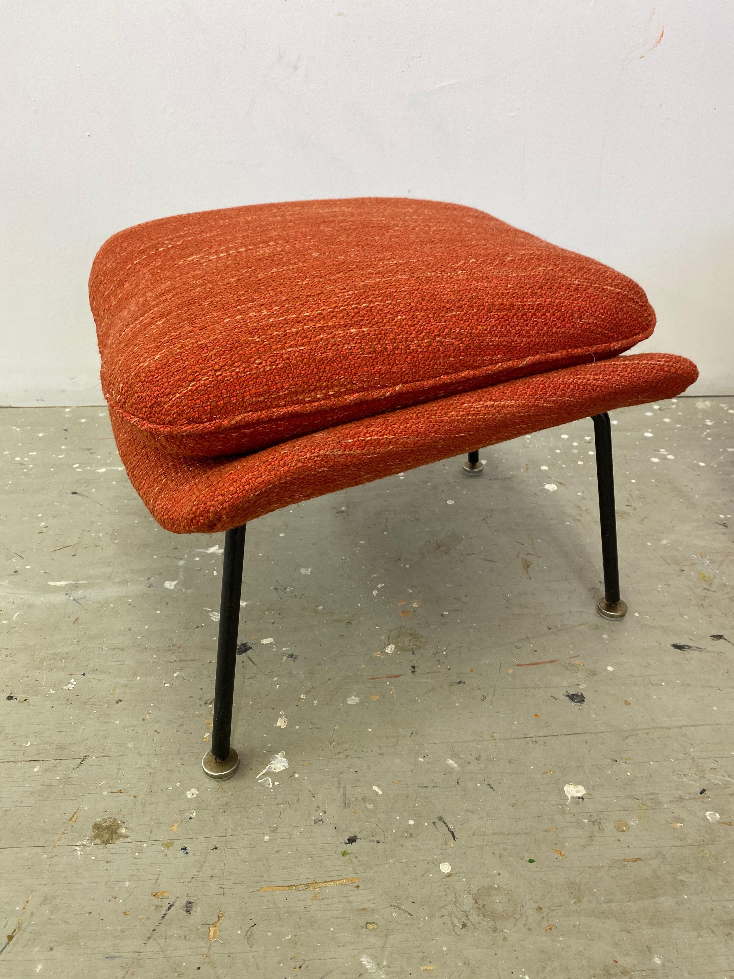 Eero Saarinen for Knoll Womb Chair and Ottoman For Sale 4