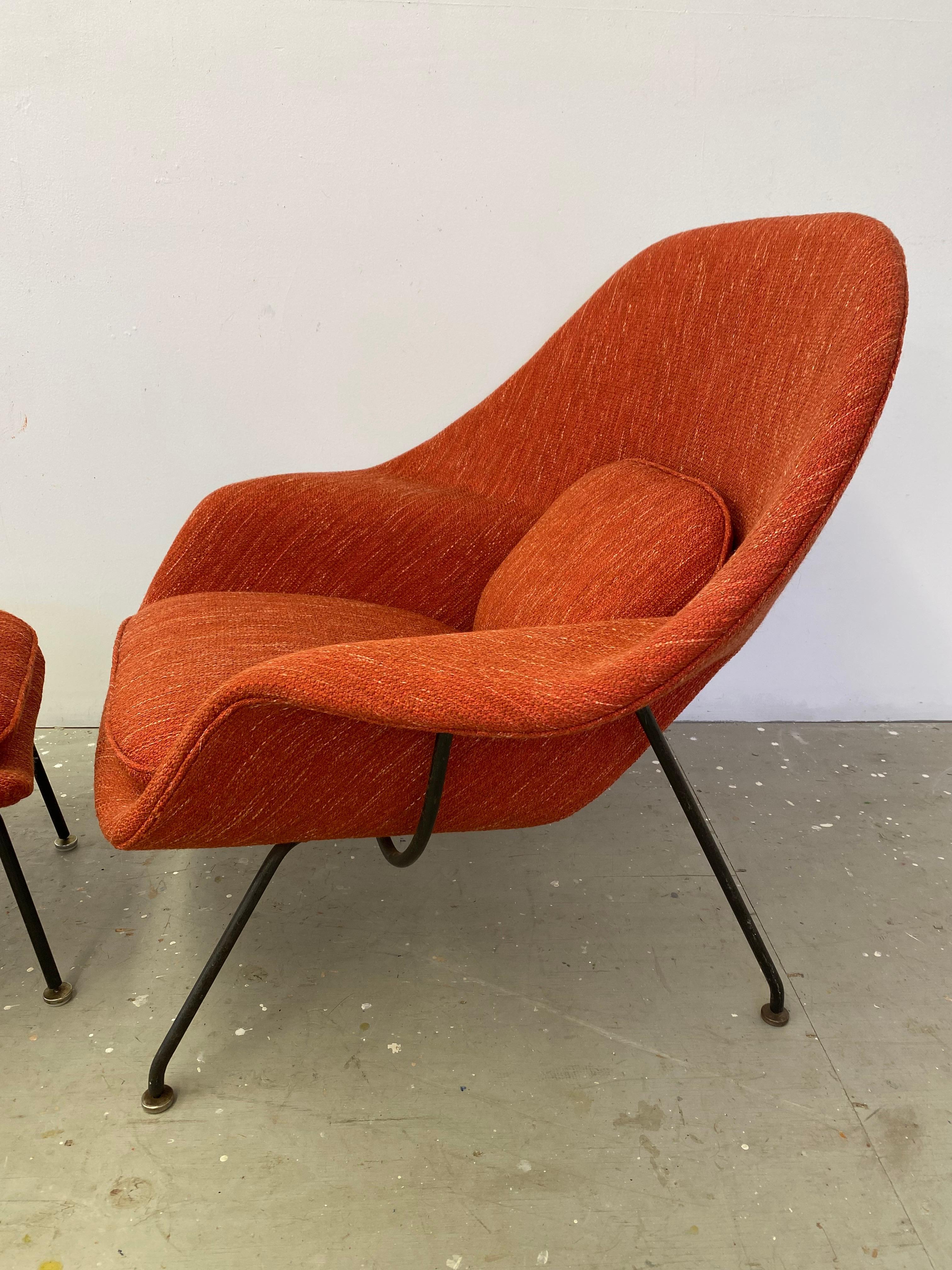 Eero Saarinen for Knoll Womb Chair and Ottoman In Good Condition For Sale In Philadelphia, PA