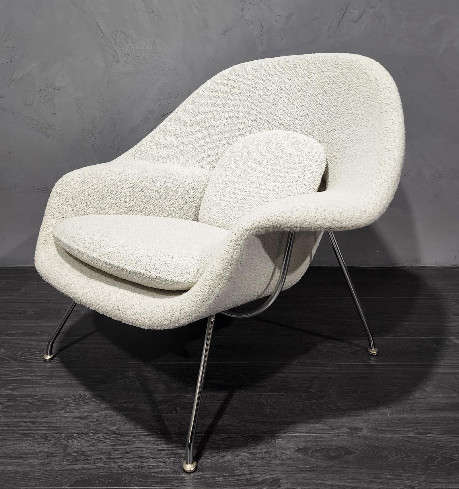 Chaise et repose-pieds Eero Saarinen pour Knoll Womb en tissu bouclé blanc cassé en vente 3