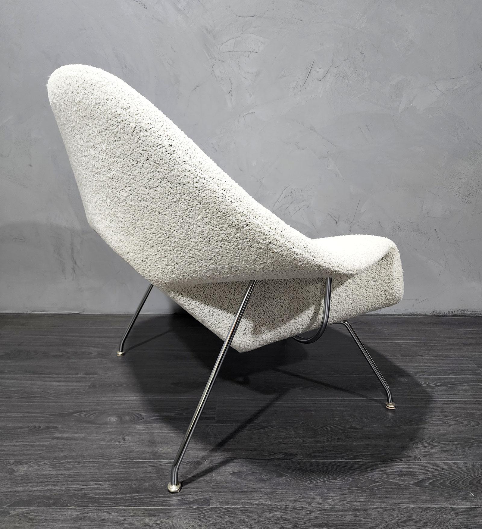 American Eero Saarinen for Knoll Womb Chair and Ottoman in Off-White Boucle For Sale