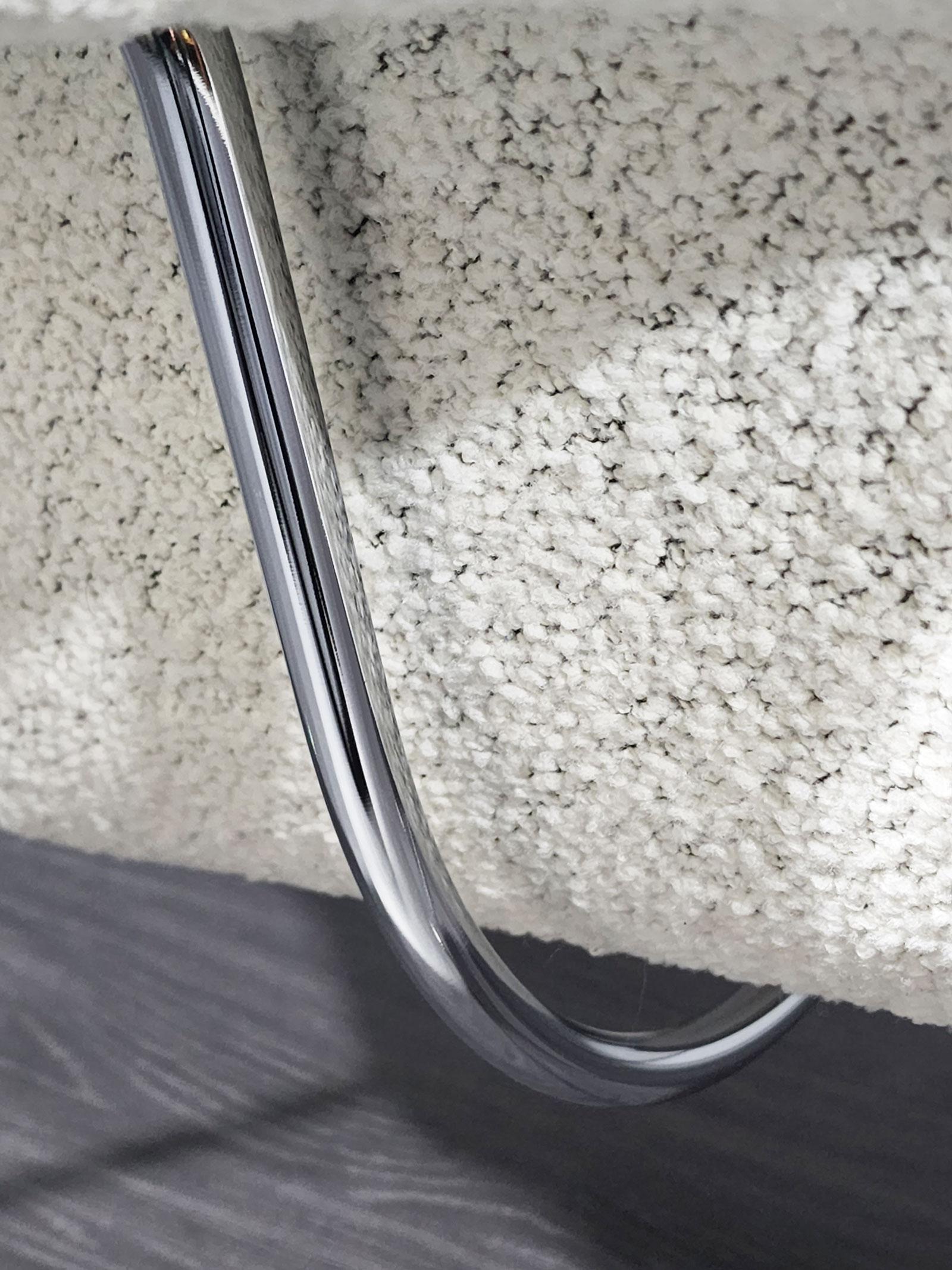 20th Century Eero Saarinen for Knoll Womb Chair and Ottoman in Off-White Boucle For Sale