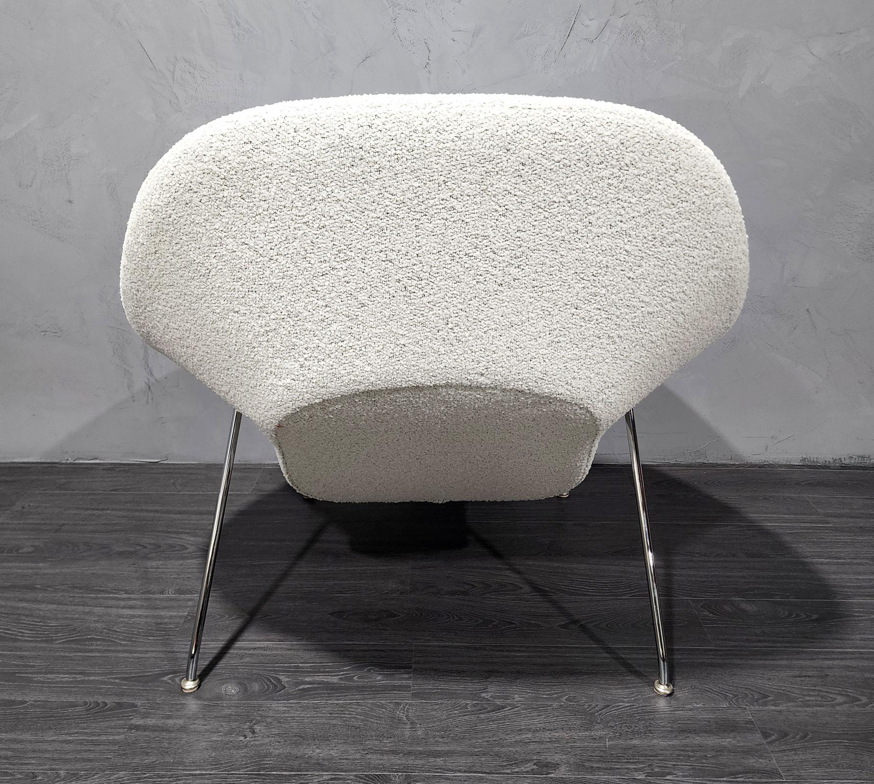 Chaise et repose-pieds Eero Saarinen pour Knoll Womb en tissu bouclé blanc cassé en vente 1