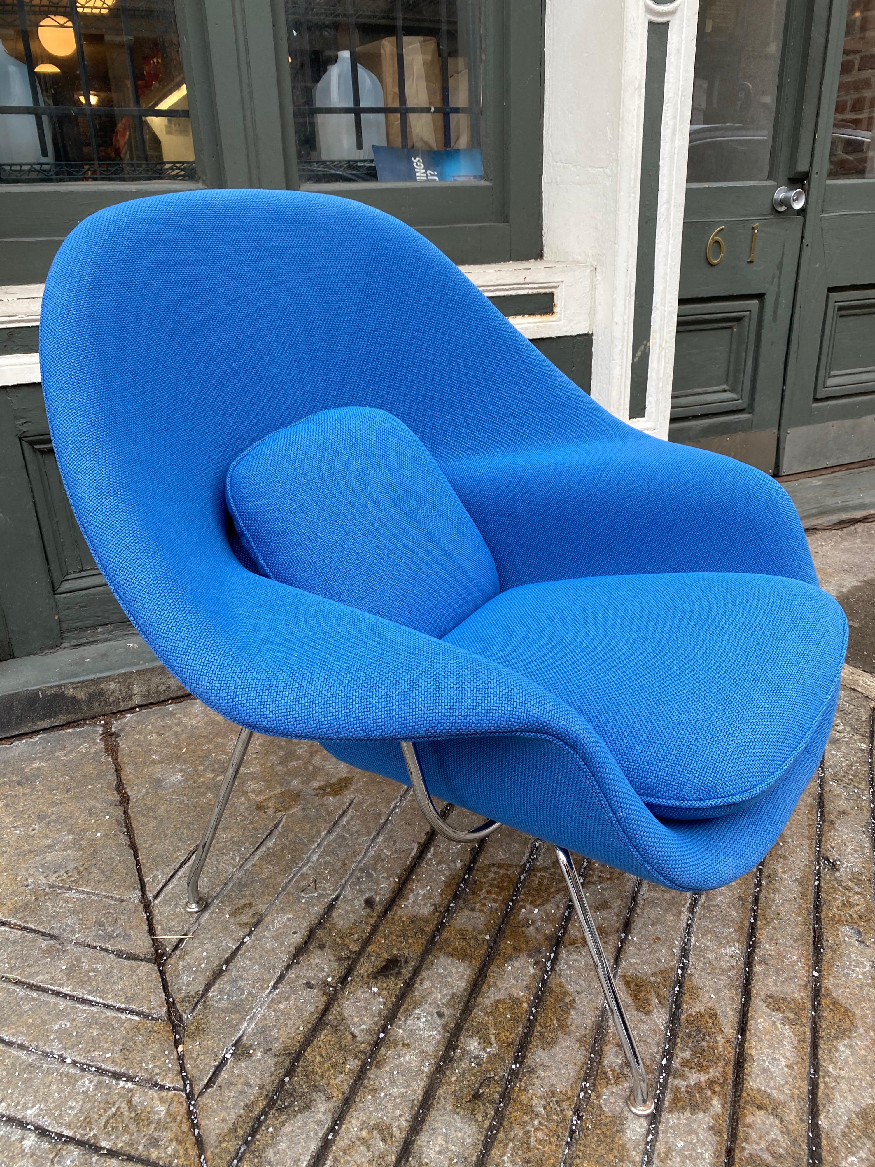 Eero Saarinen for Knoll newly re-upholstered womb chair in a dark blue fabric. Fabric has a heavy blue thread that is woven in 2 directions. Everything newly replaced! All new foam! One of the most comfortable Mid-Century Modern designed chairs out