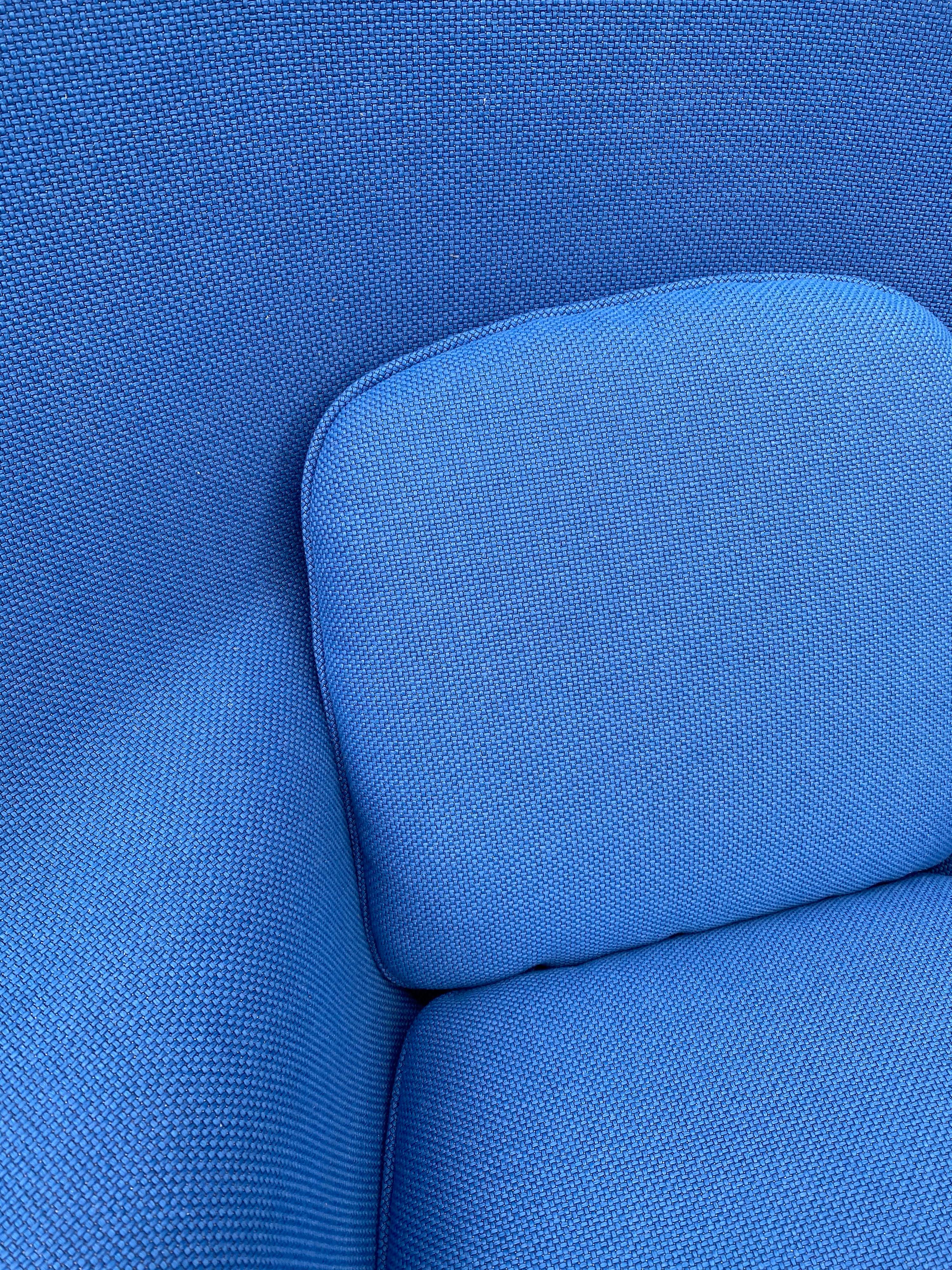 womb chair blue