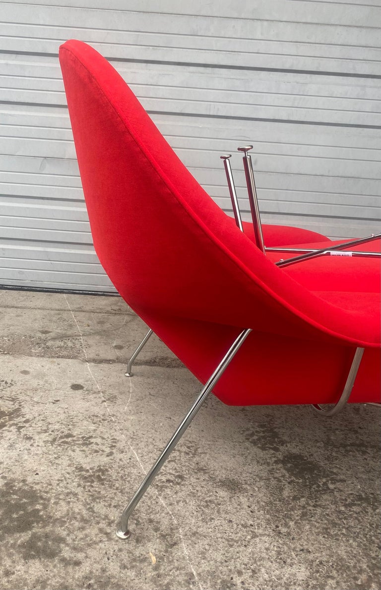 Eero Saarinen for Knoll Womb Chair and Ottoman in Original Knoll Velvet