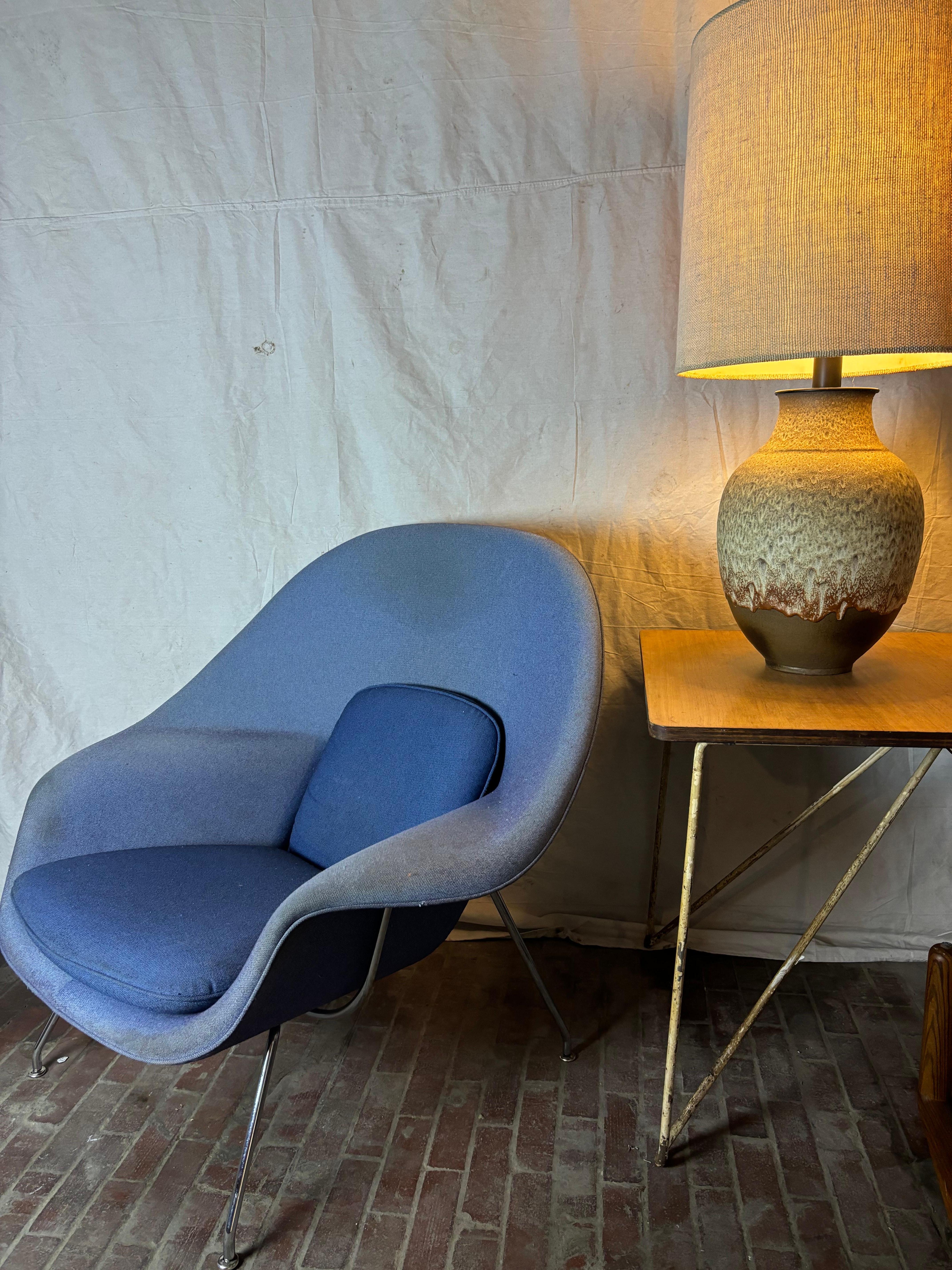 Late 20th Century Eero Saarinen for Knoll Womb Chair /ready for its makeover! For Sale
