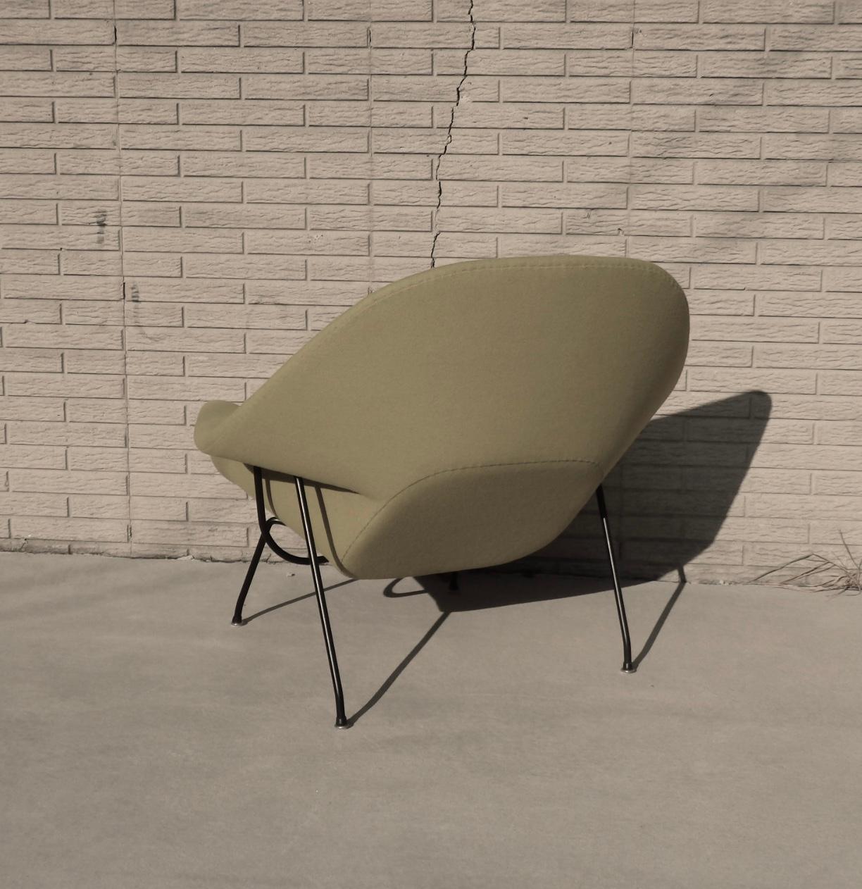 Upholstery Eero Saarinen for Knoll Womb Chair with Ottoman