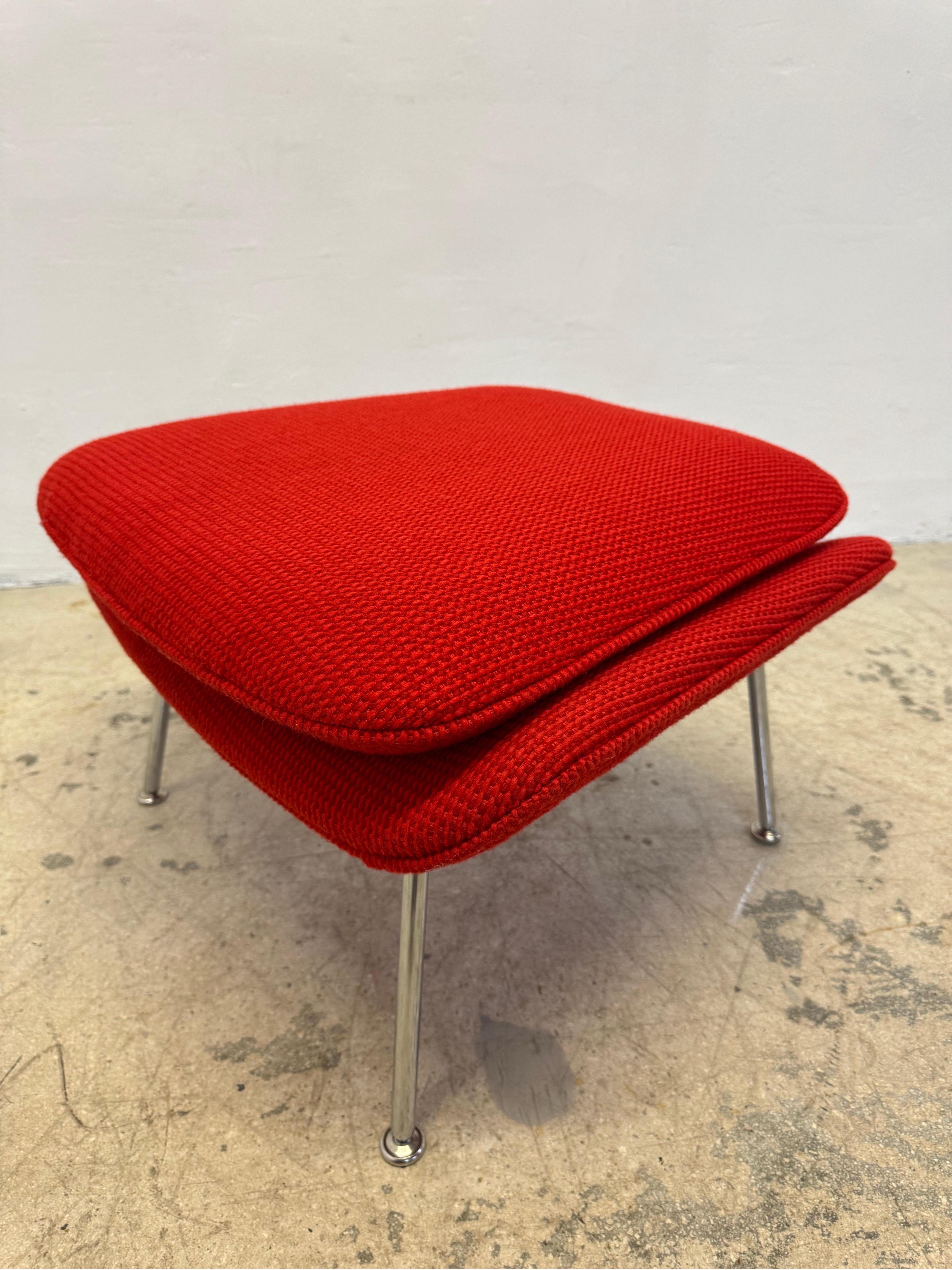 Eero Saarinen for Knoll “Womb” Lounge Chair and Ottoman 4