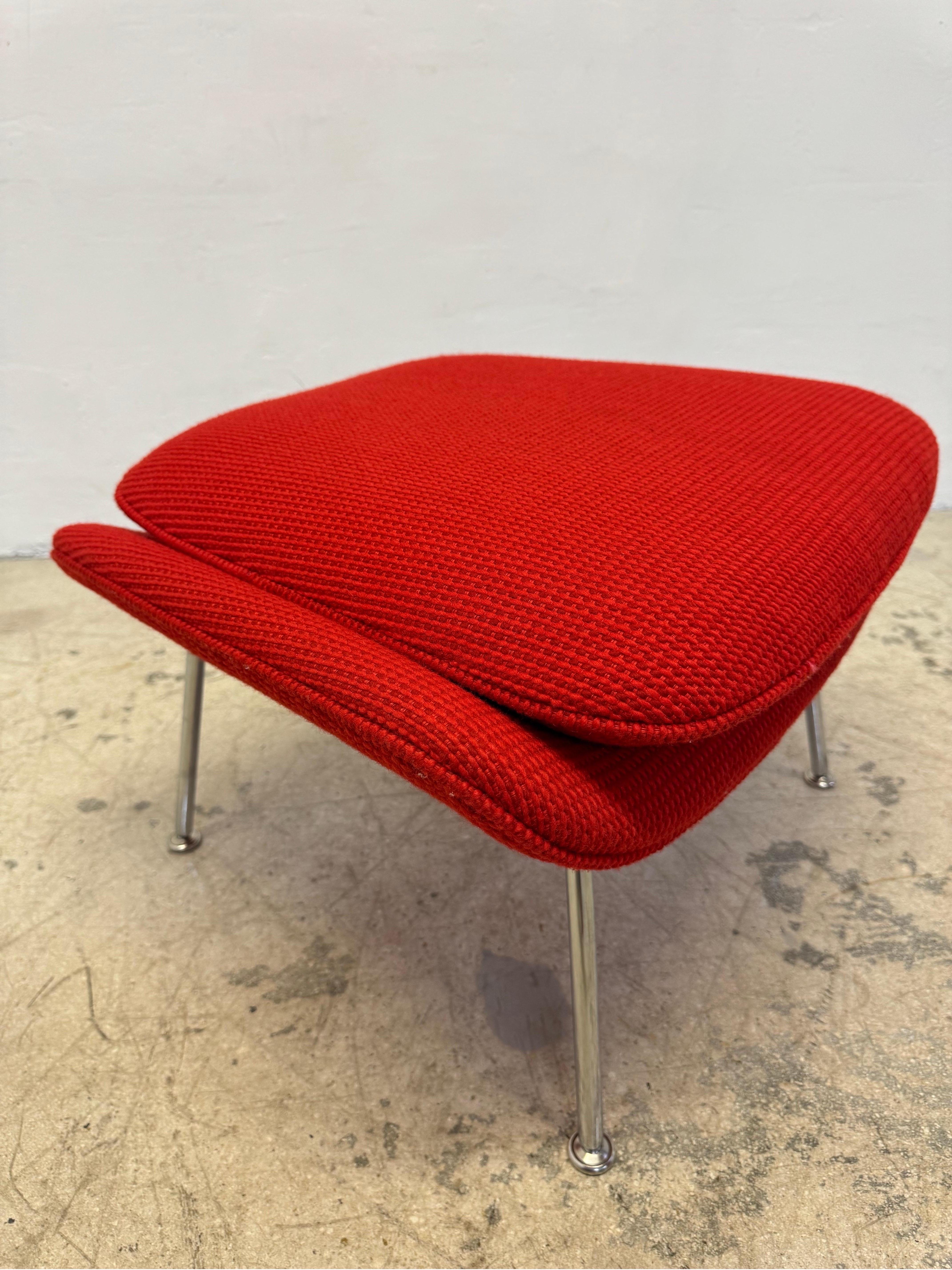 Eero Saarinen for Knoll “Womb” Lounge Chair and Ottoman 6