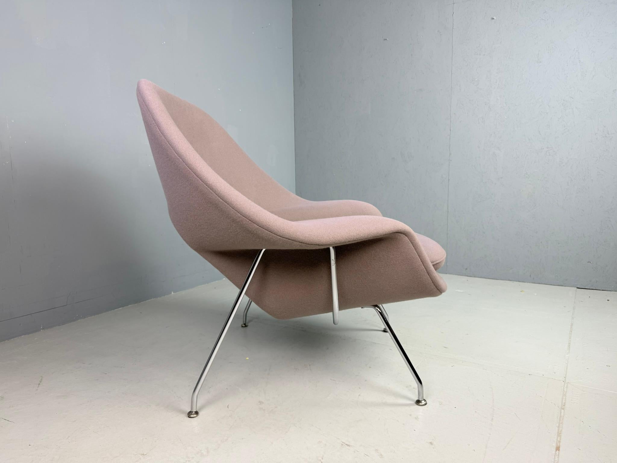 Eero Saarinen para Knoll Silla de salón Womb en tela gris malva en venta 7