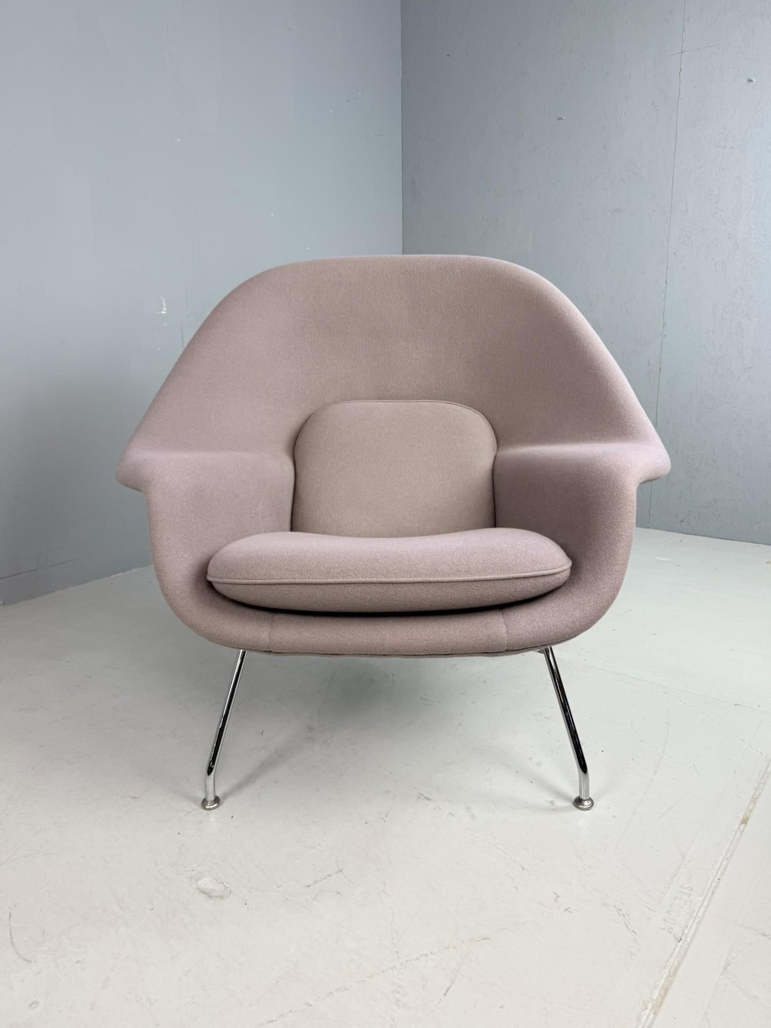 Eero Saarinen para Knoll Silla de salón Womb en tela gris malva en Bueno estado para la venta en The Hague, NL