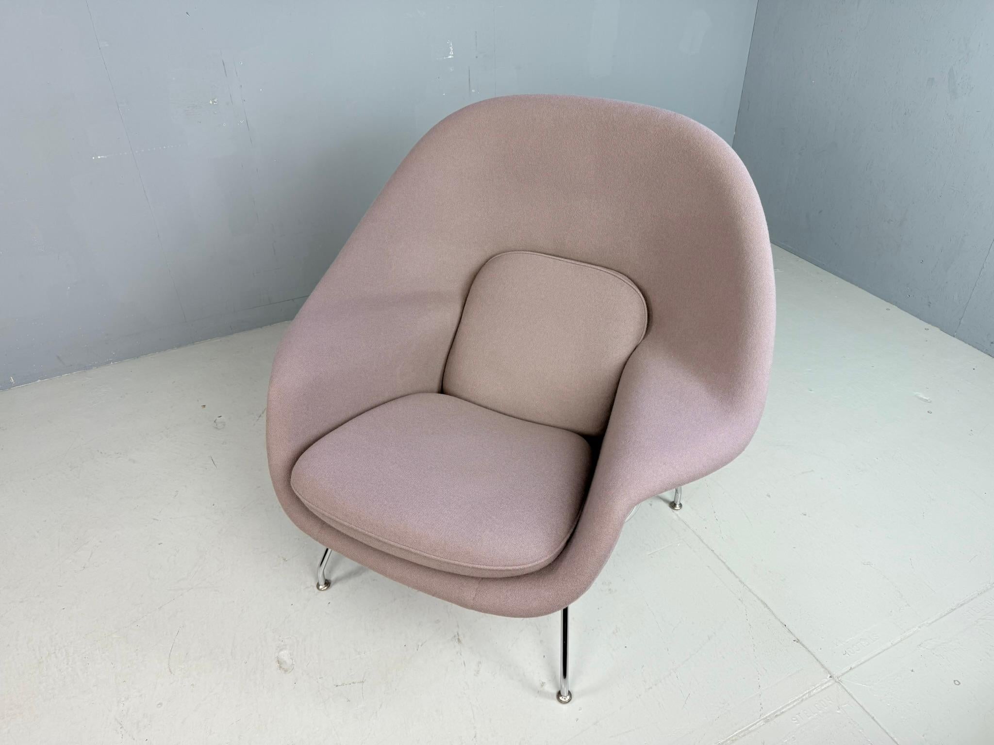 Eero Saarinen para Knoll Silla de salón Womb en tela gris malva en venta 1