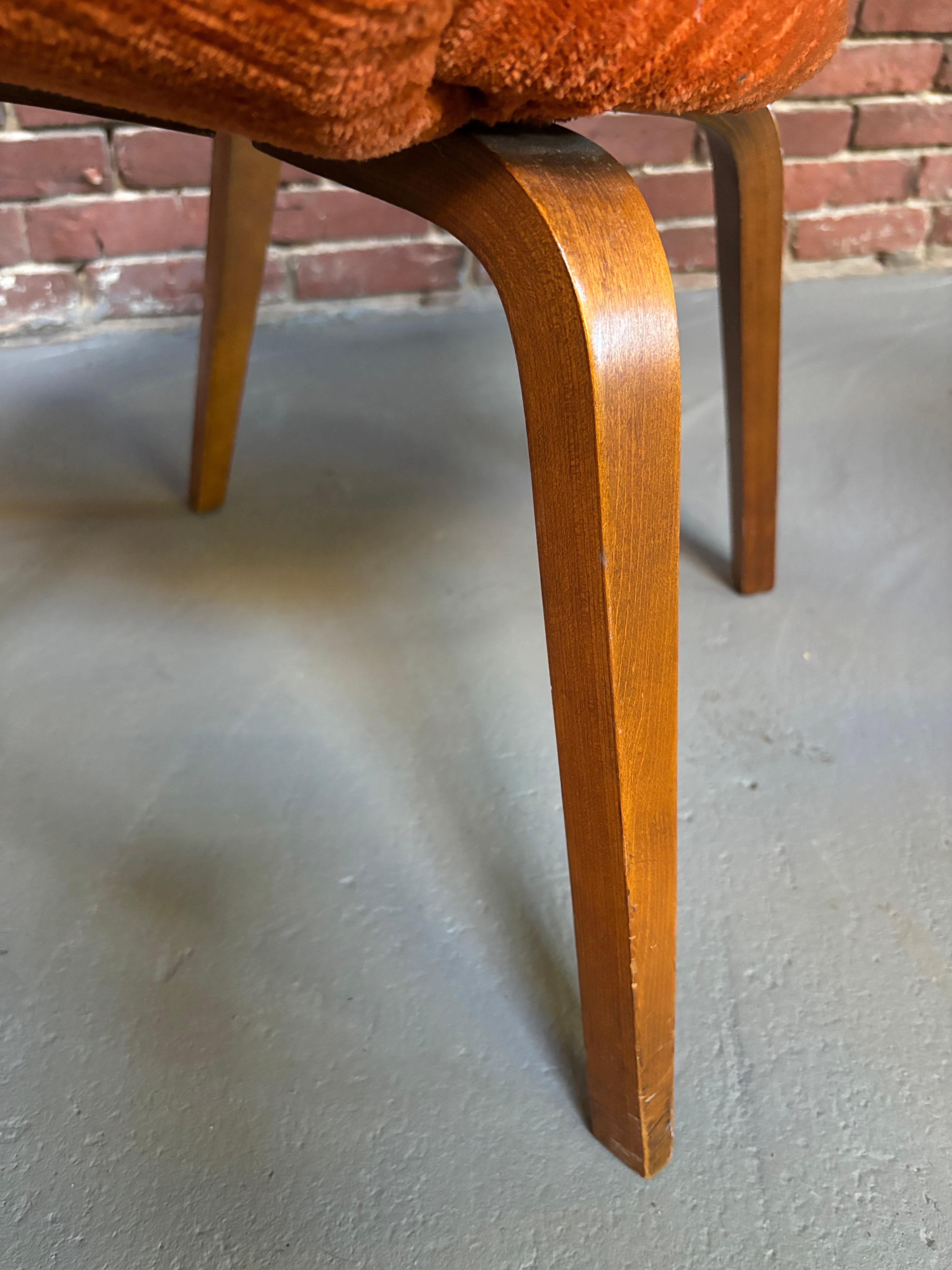 Eero Saarinen for Knoll Wood leg Executive Chair /1 available! In Good Condition For Sale In Philadelphia, PA