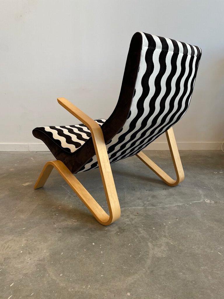 Eero Saarinen Grasshopper Chair by Modernica has been newly reupholstered in Miles Redd “The Wave” Schumacher cotton-velvet fabric.

