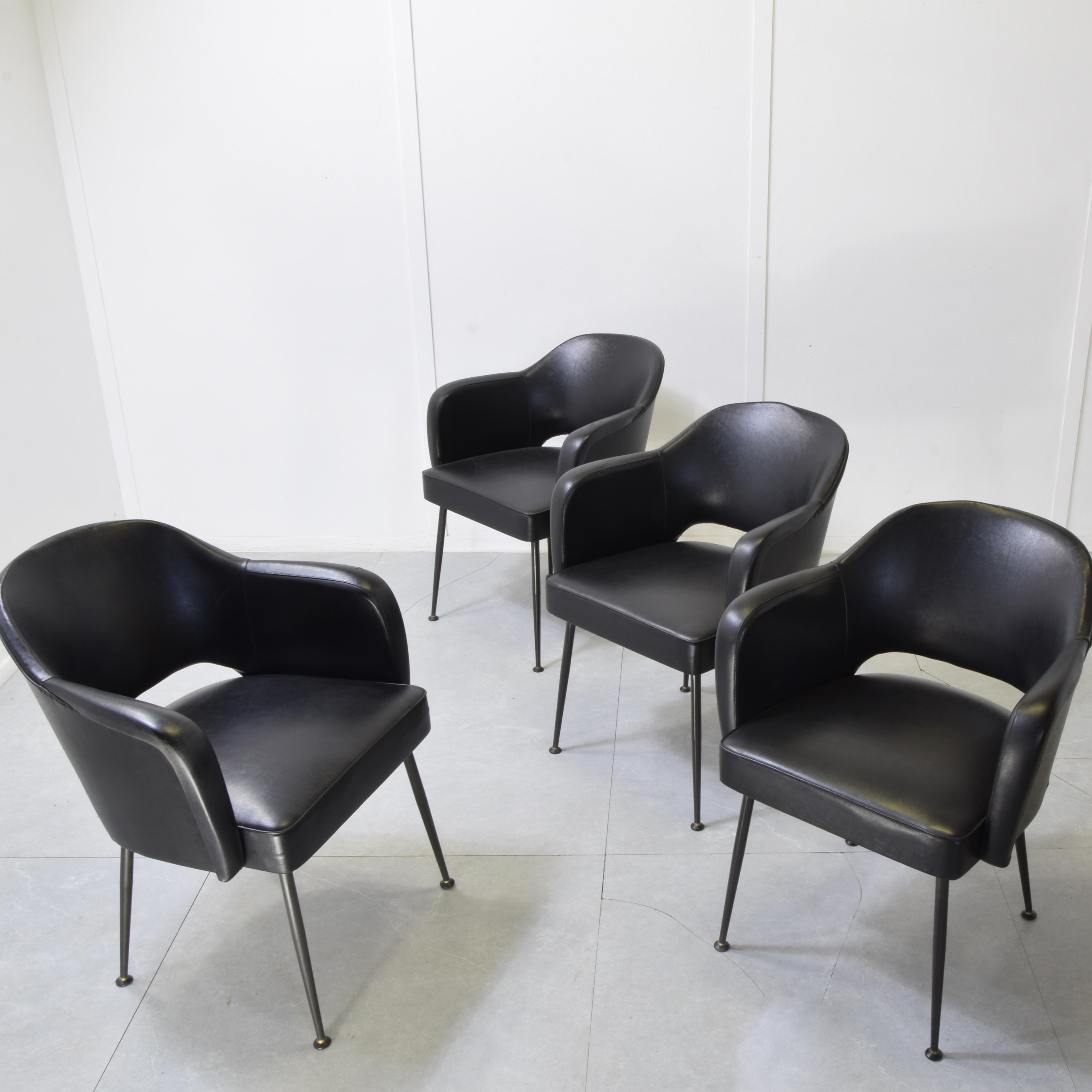 Mid-Century Modern Eero Saarinen dans les fauteuils de manière dans le ciel des années 1960. en vente