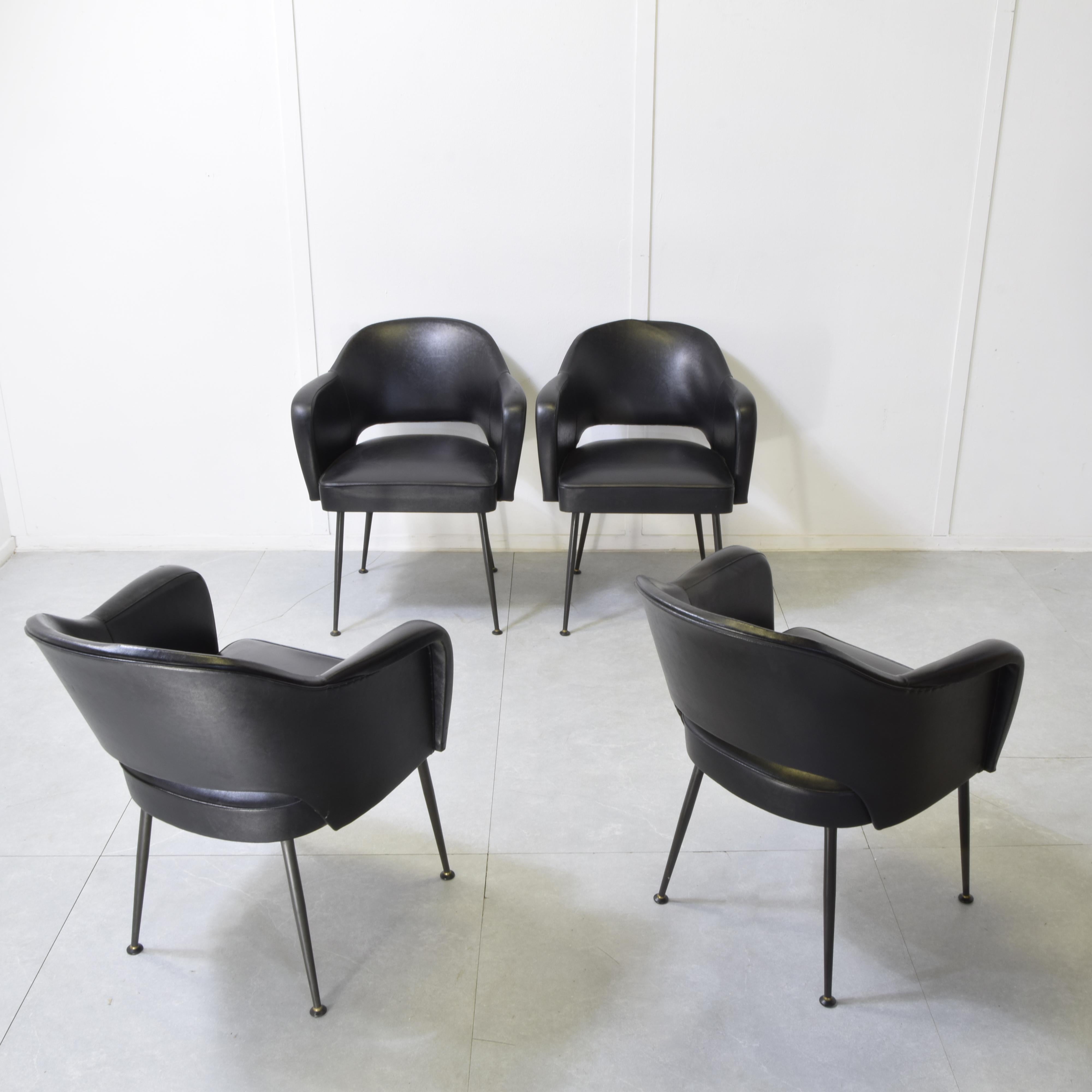 Eero Saarinen dans les fauteuils de manière dans le ciel des années 1960. Bon état - En vente à bari, IT