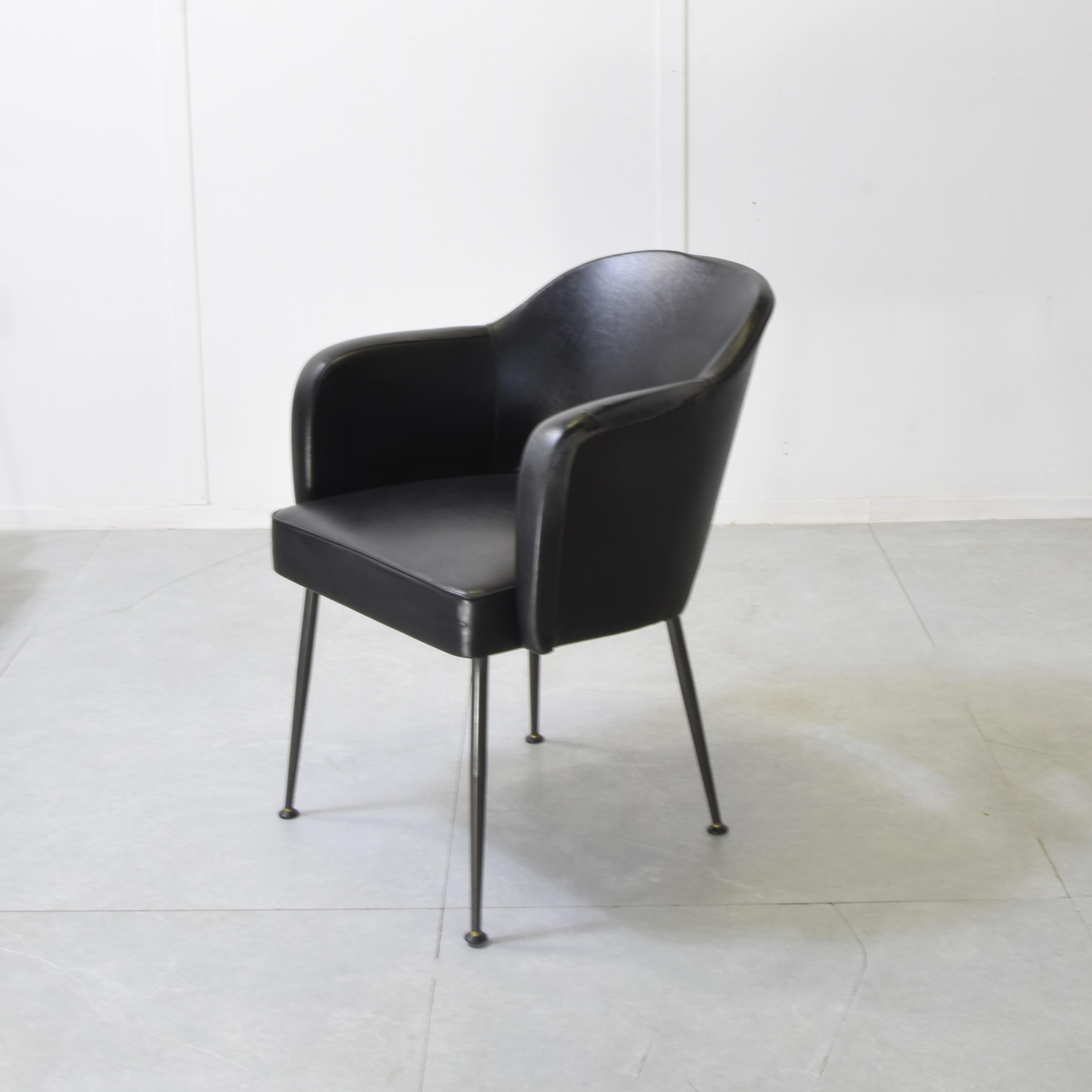 Métal Eero Saarinen dans les fauteuils de manière dans le ciel des années 1960. en vente