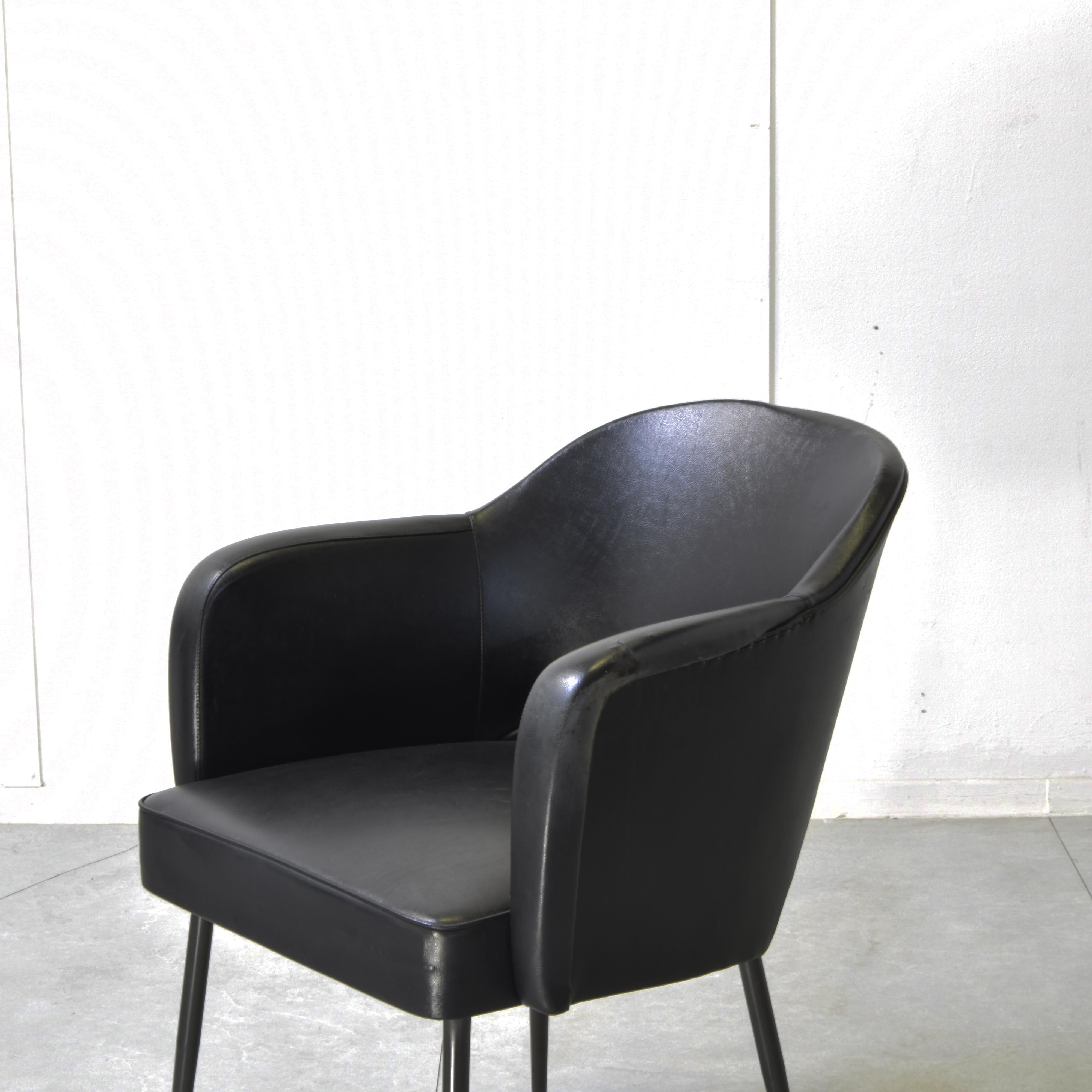 Eero Saarinen dans les fauteuils de manière dans le ciel des années 1960. en vente 1