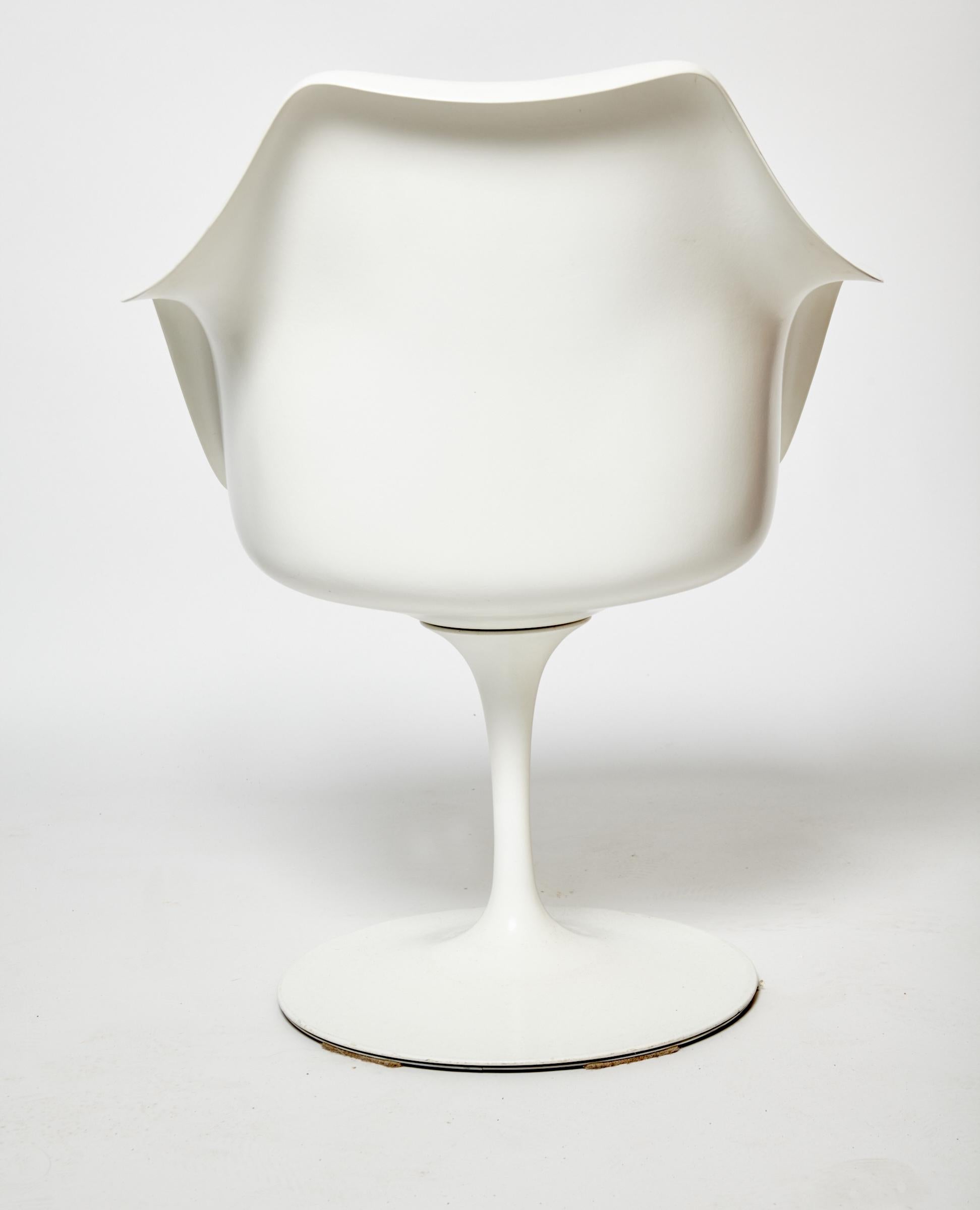 Mid-20th Century Eero Saarinen Knoll 1959 Laminated Tulip Pedestal Table with Eight Chairs