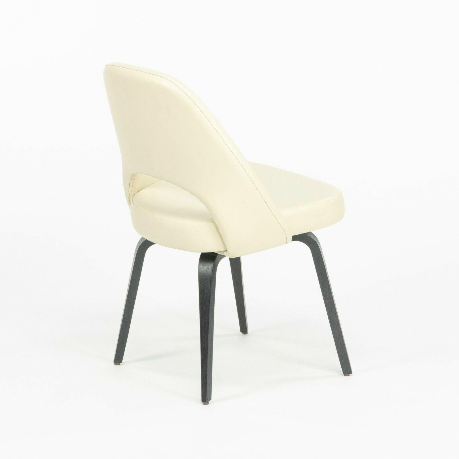 Eero Saarinen Knoll 2020 Executive Side Chair w/ Wood Legs & Ivory Leather In Good Condition For Sale In Philadelphia, PA