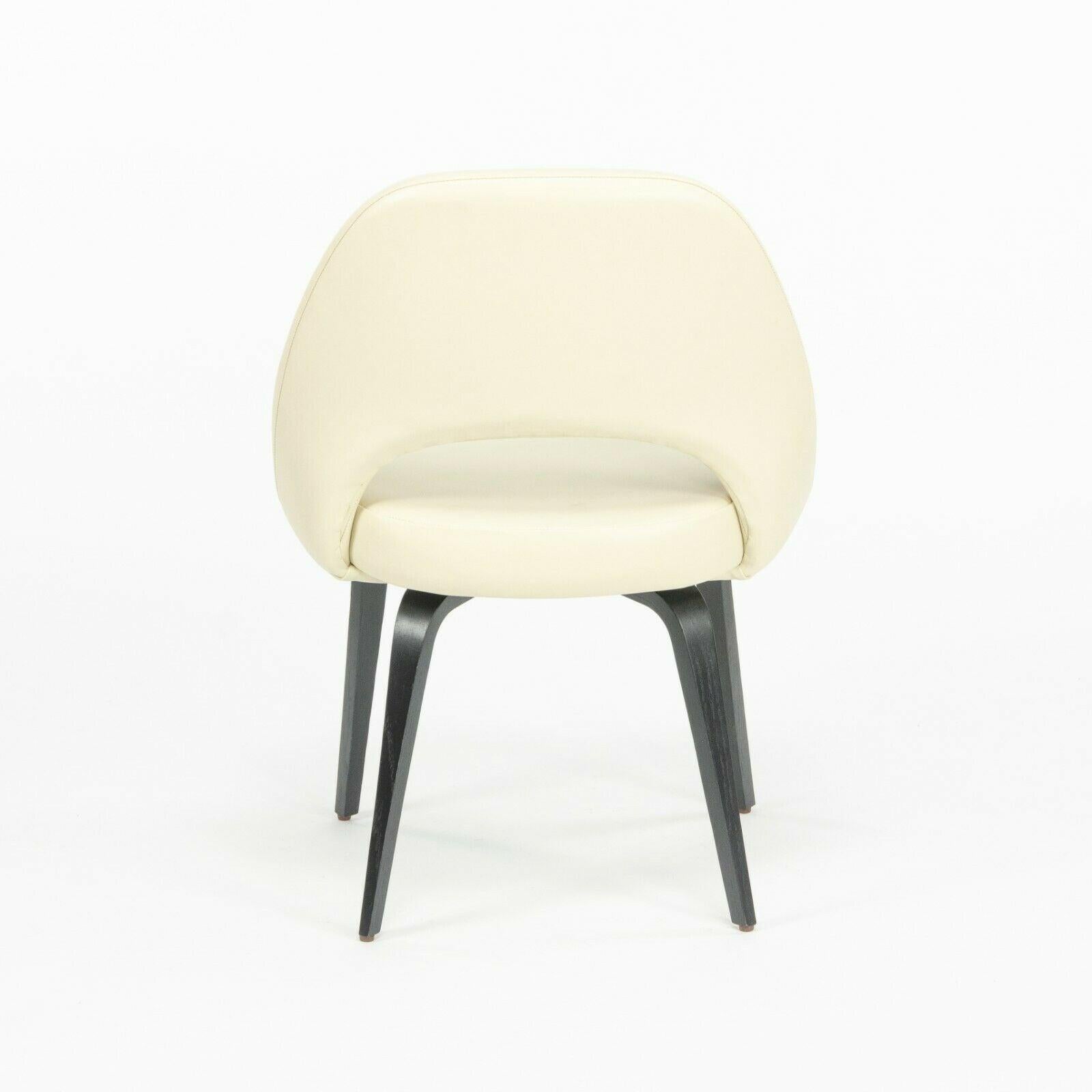 Contemporary Eero Saarinen Knoll 2020 Executive Side Chair w/ Wood Legs & Ivory Leather For Sale