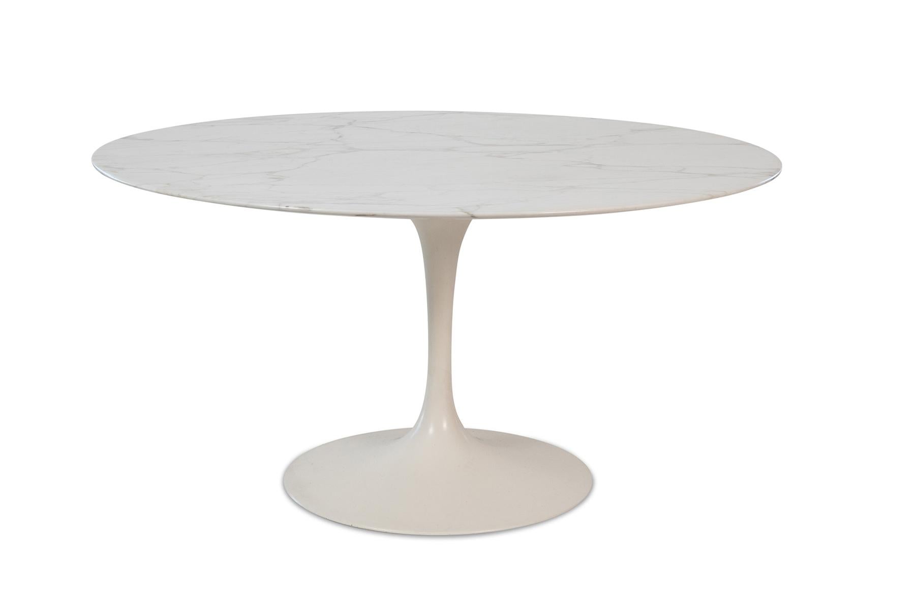 Eero Saarinen for Knoll Calacatta marble dining table, circa early 1970s. This all original example has a 54