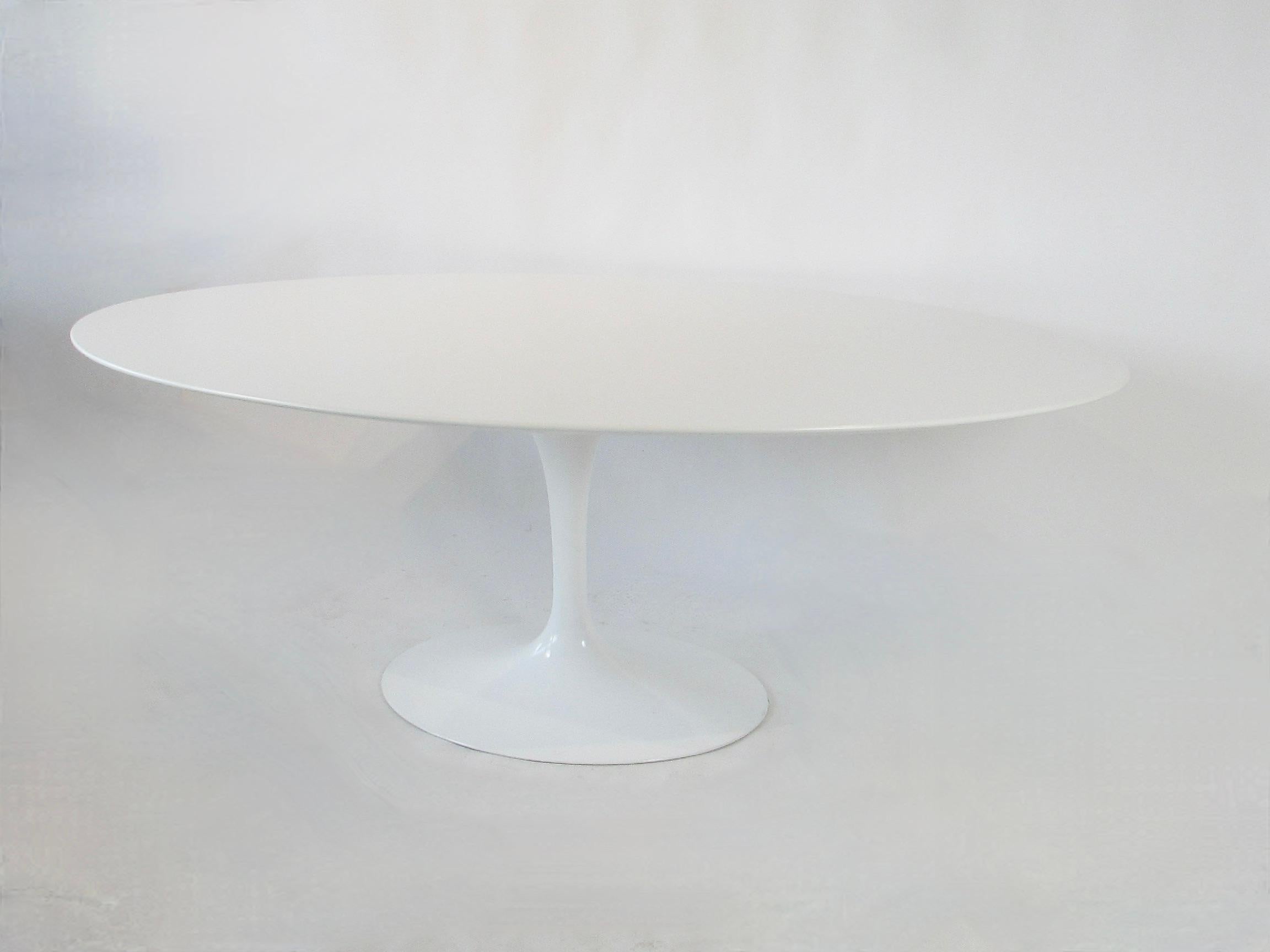 Mid-Century moderno Tavolo da pranzo ovale bianco da 78