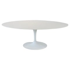 Mesa de comedor ovalada blanca Eero Saarinen Knoll 78