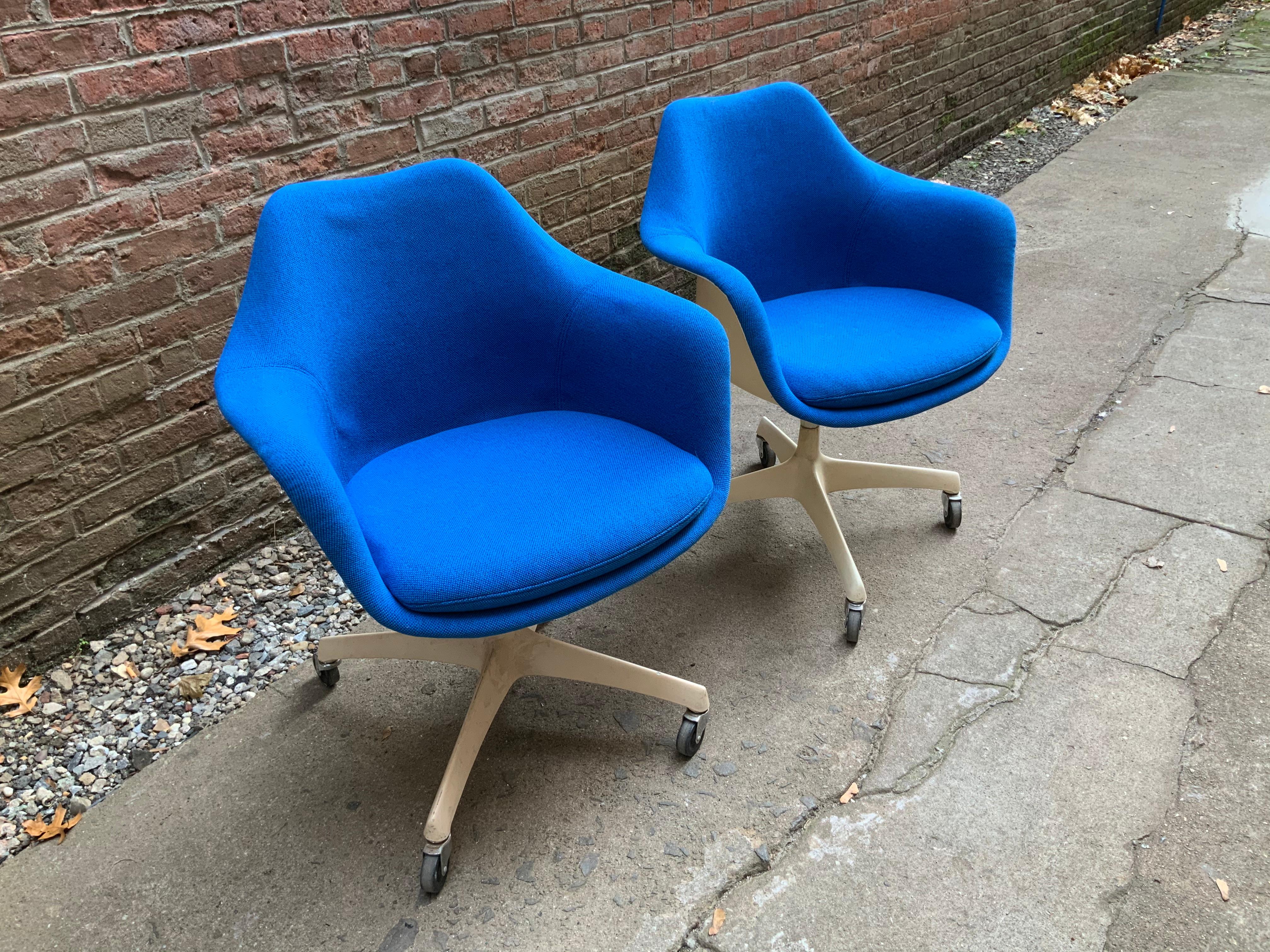 Eero Saarinen for Knoll Associates, New York. Re-upholstered in Knoll fabric. Aluminum swivel bases with upholstered interiors with exposed plastic exteriors. Original hard rubber wheels, circa 1960-1970. Signed, Knoll Associates.

Approximately