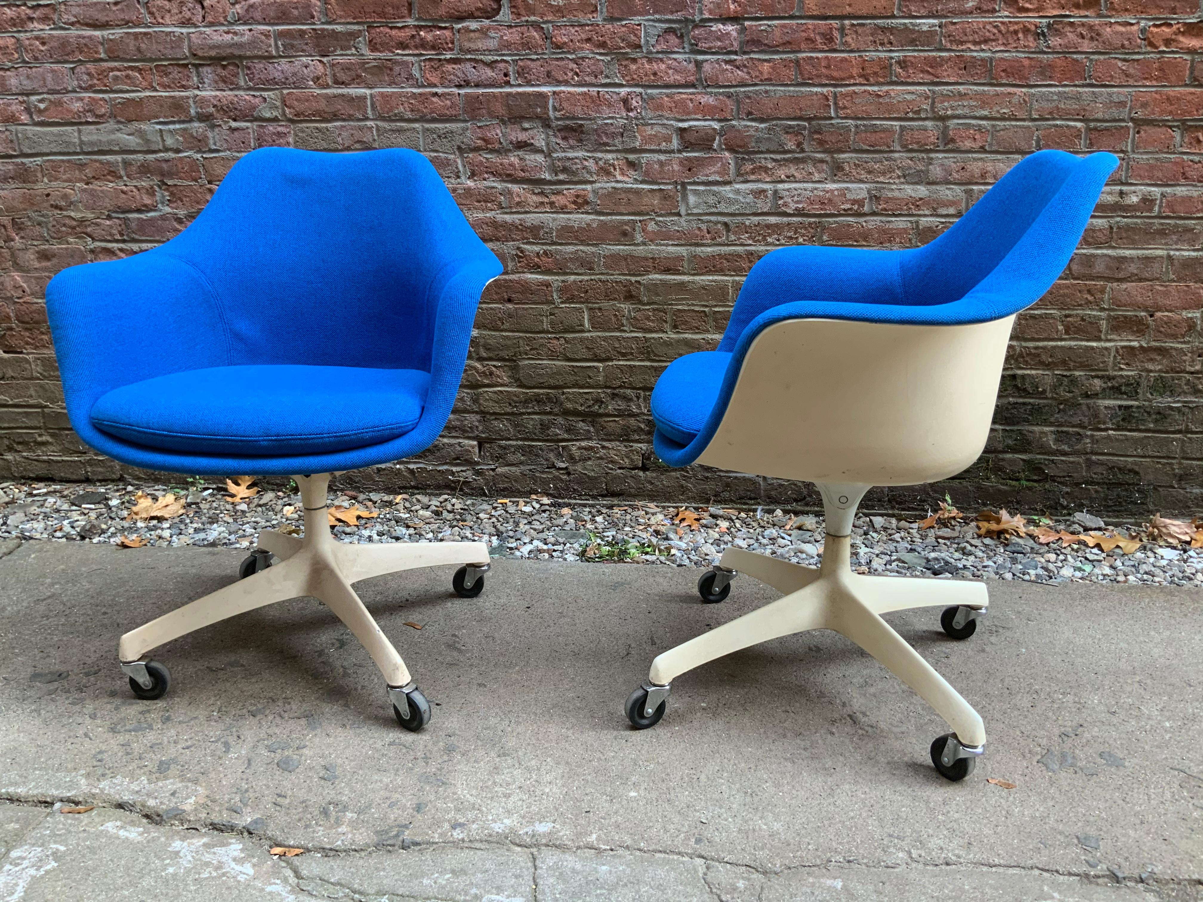 Mid-Century Modern Eero Saarinen Knoll Associates 150 UDS Swivel Chairs
