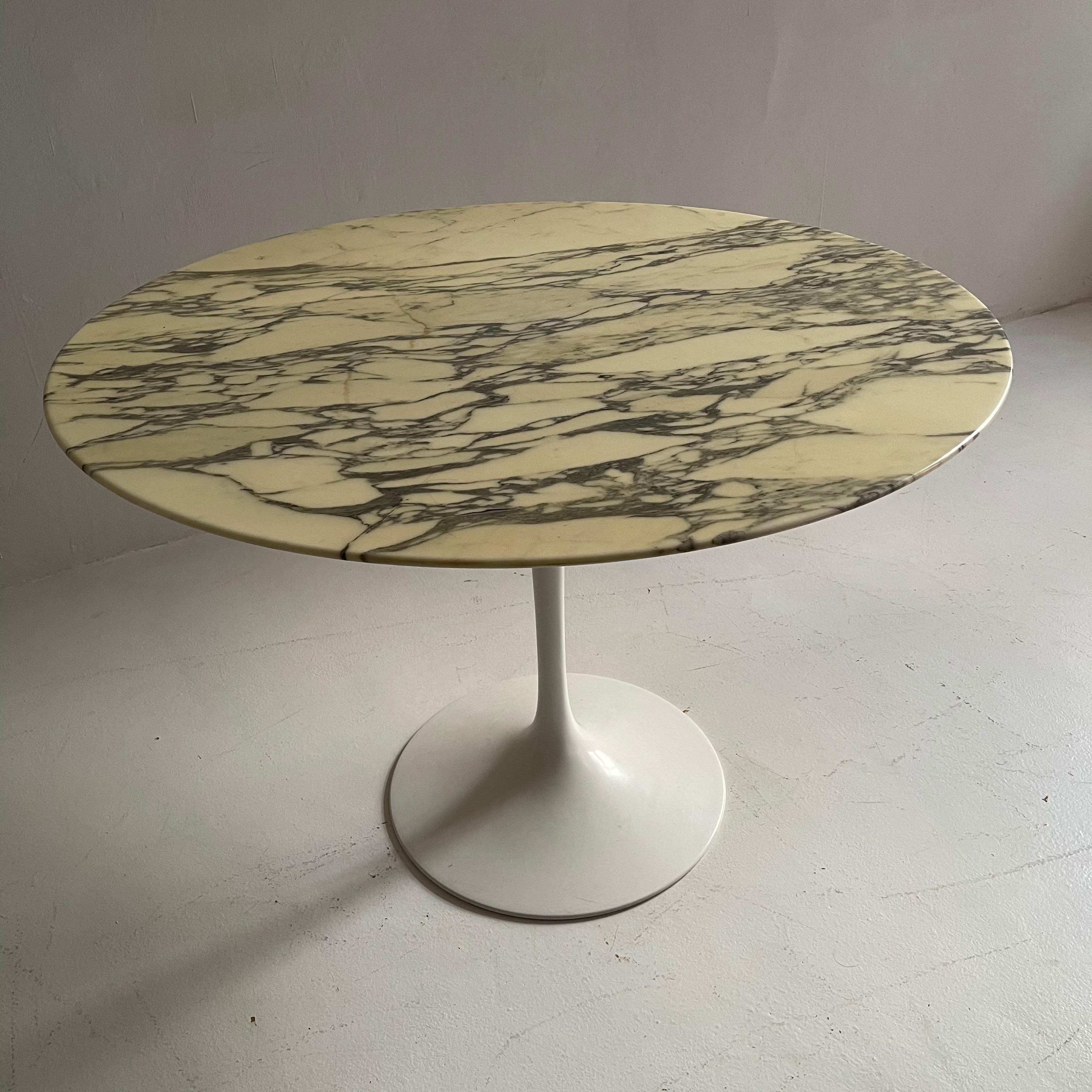 Italian Eero Saarinen Knoll Early Tulip Pedestal Dining Table Original Marble Italy 1970