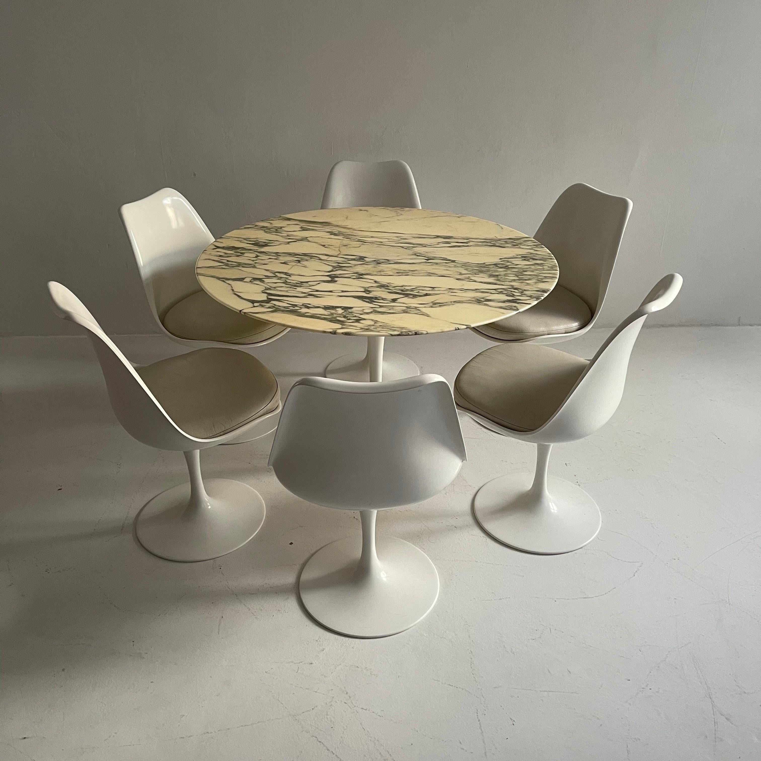 Late 20th Century Eero Saarinen Knoll Early Tulip Pedestal Dining Table Original Marble Italy 1970