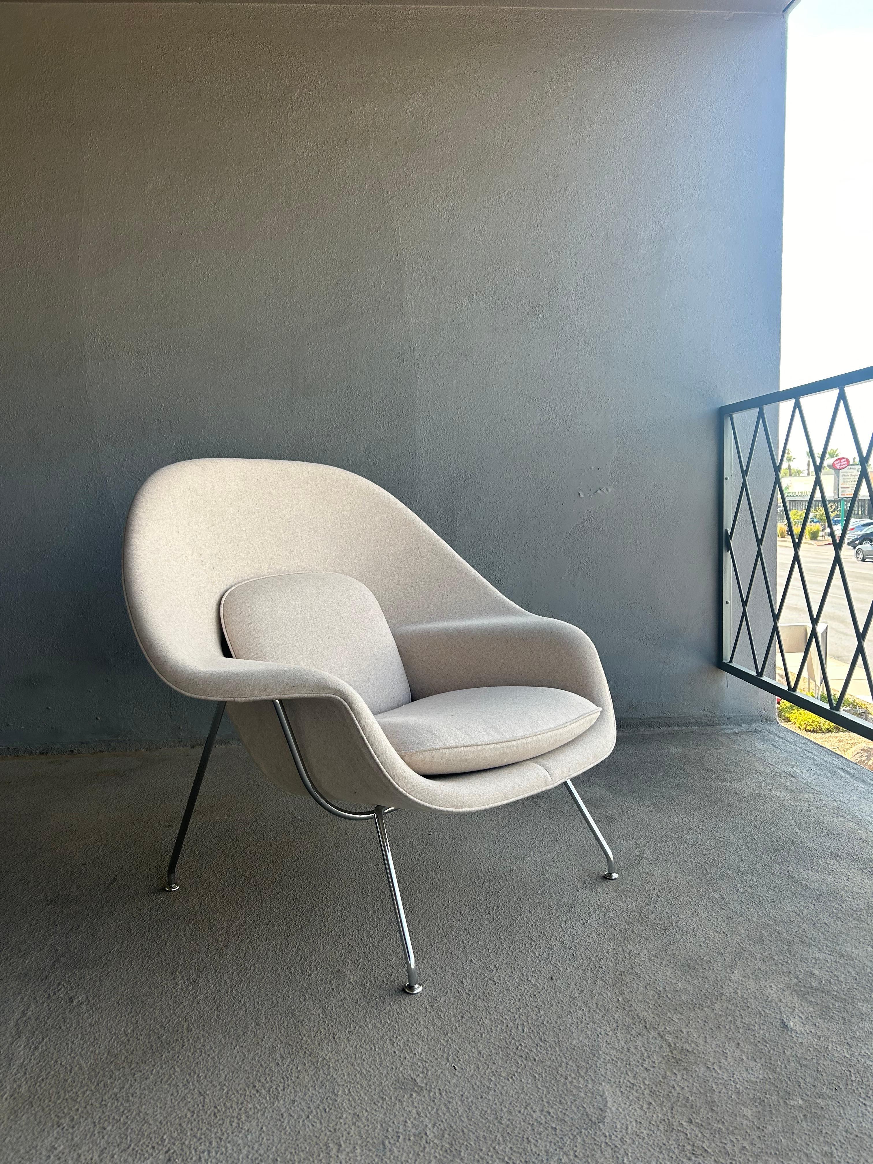 Mid-Century Modern Eero Saarinen Knoll Herman Miller Womb Chair