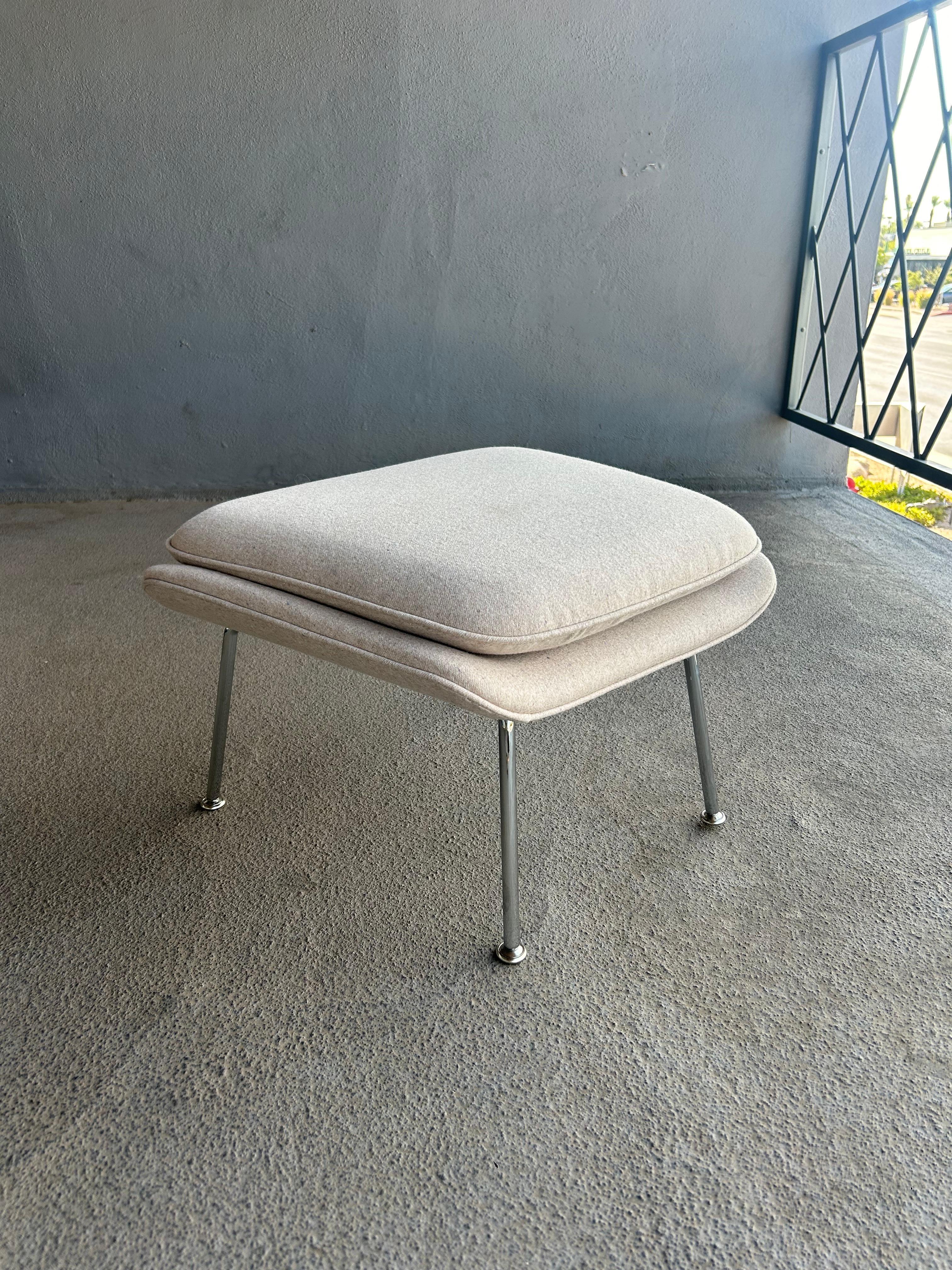 Wool Eero Saarinen Knoll Herman Miller Womb Chair