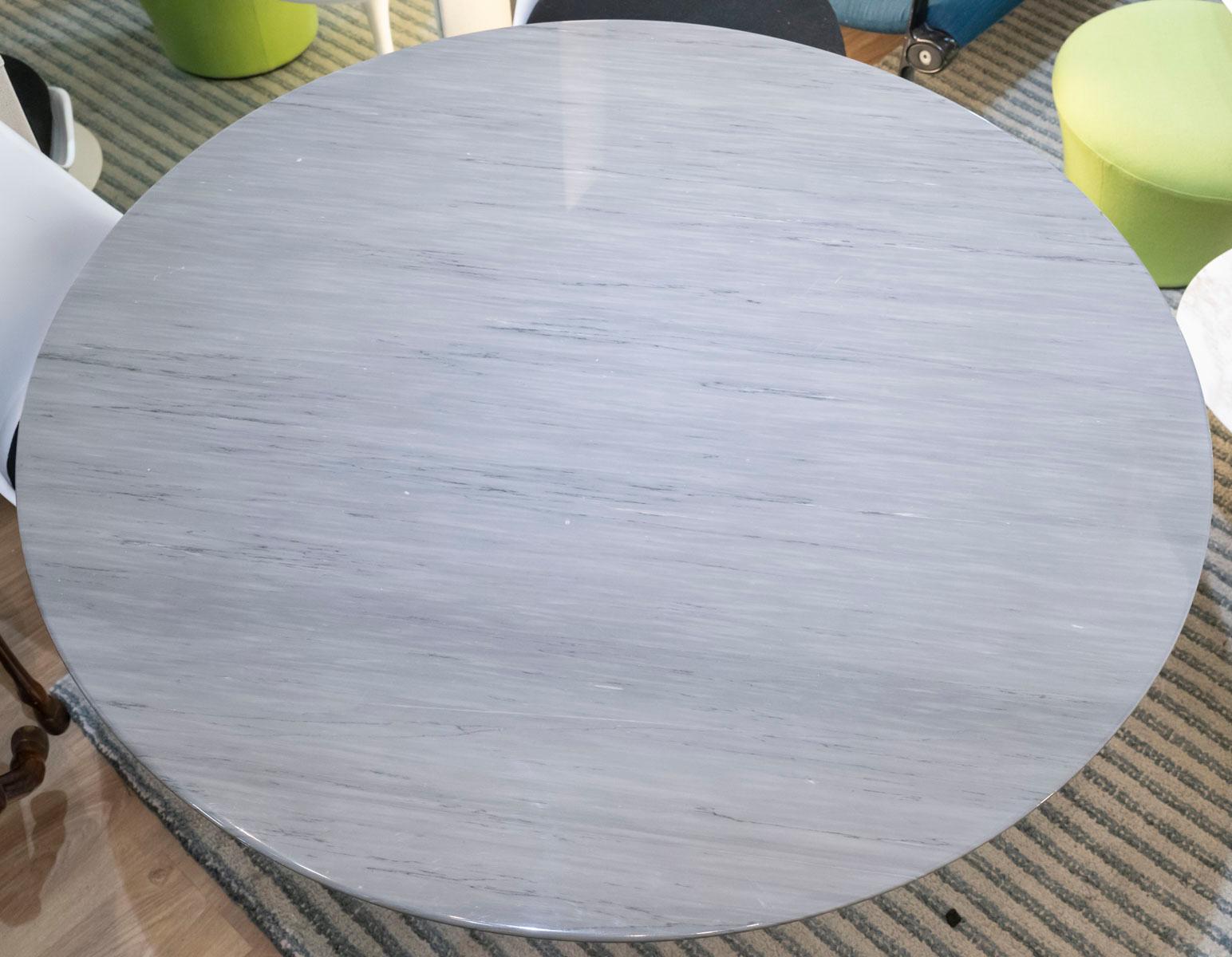 French Eero SAARINEN & KNOLL INTERNATIONAL Table 120 cm grey marble