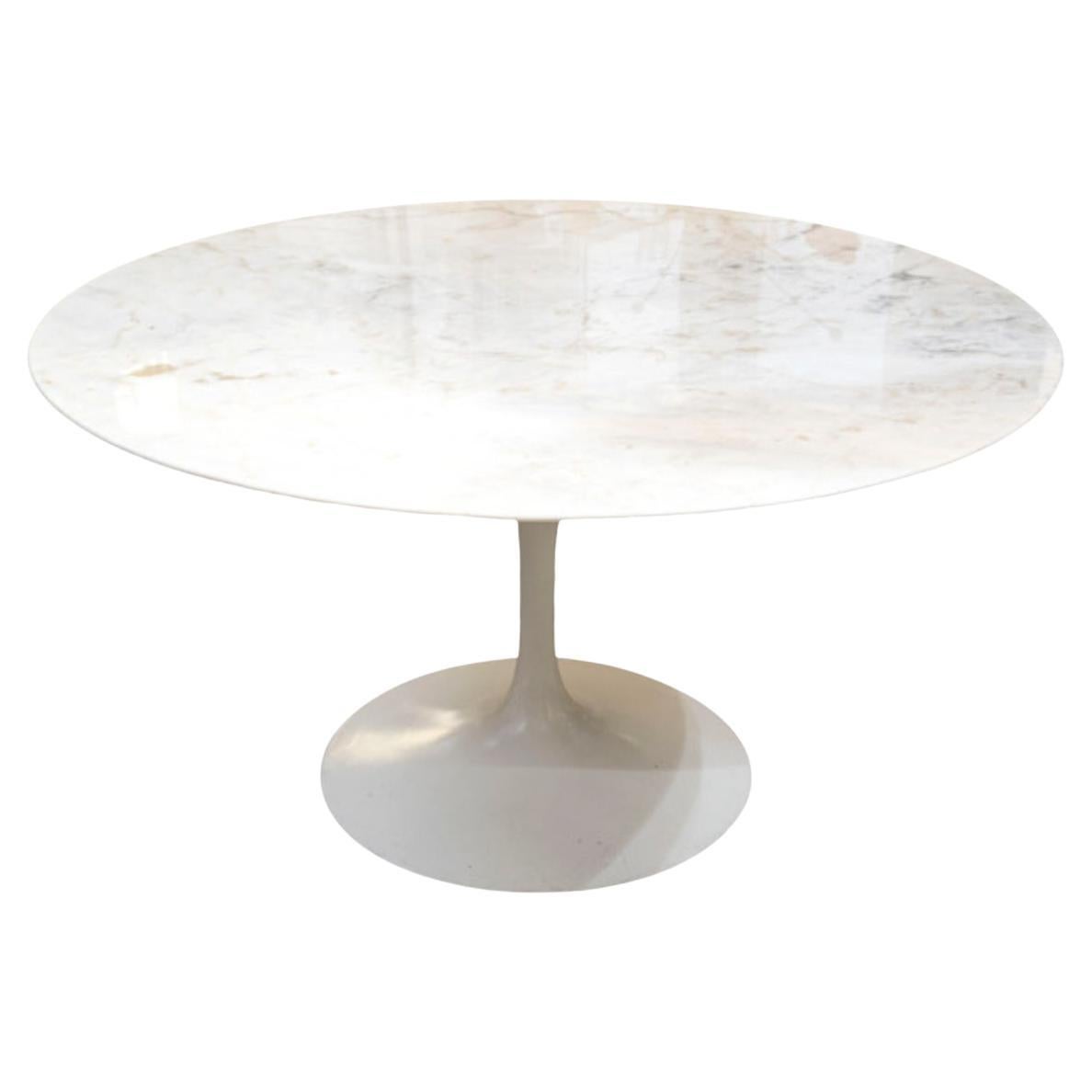 Eero SAARINEN & Knoll INTERNATIONAL, Table " TULIP " 137 cm