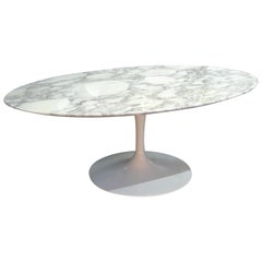 Eero Saarinen & Knoll International "Tulip" Oval coffee Table