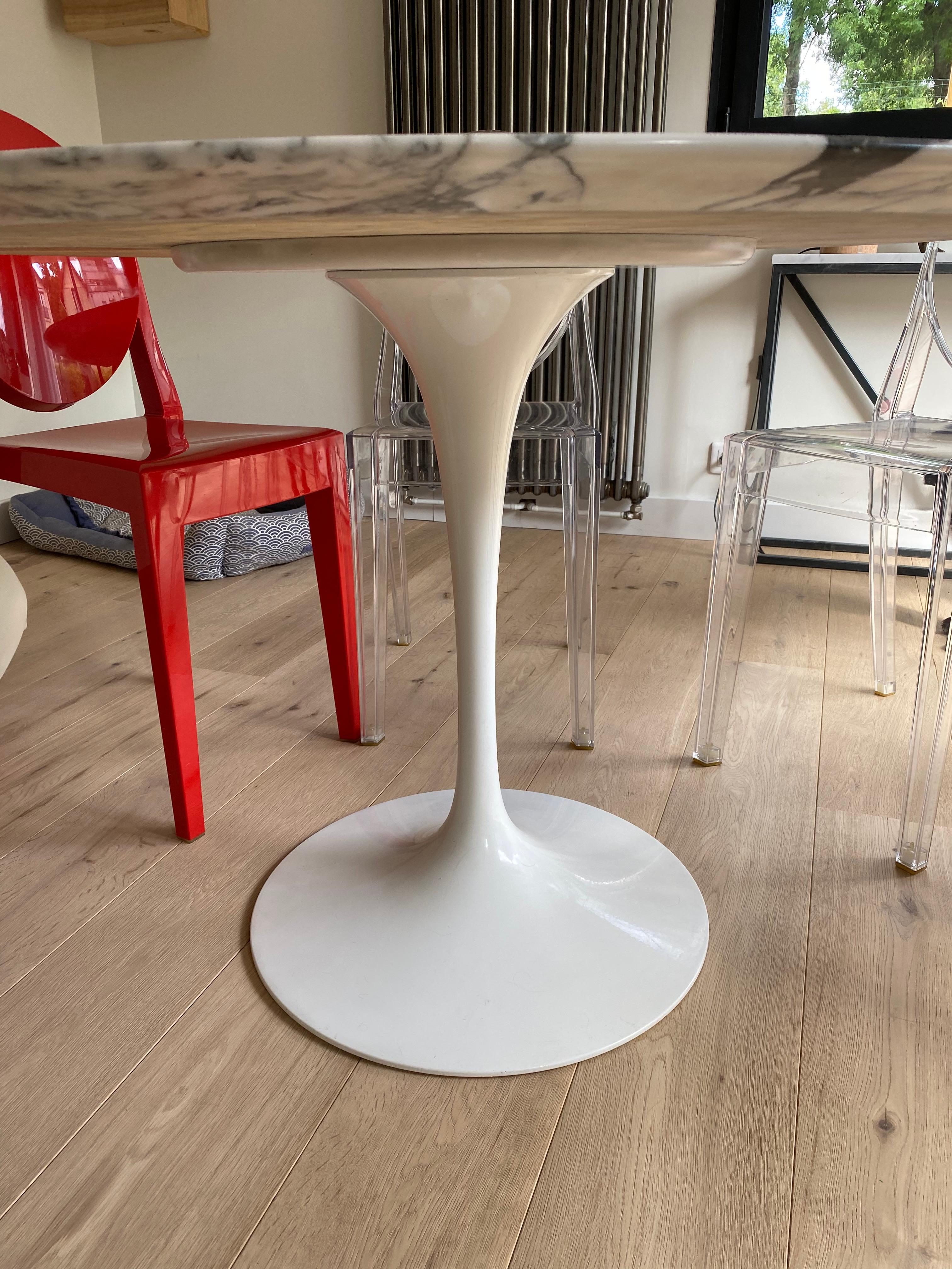 Finnish Eero Saarinen & Knoll International 