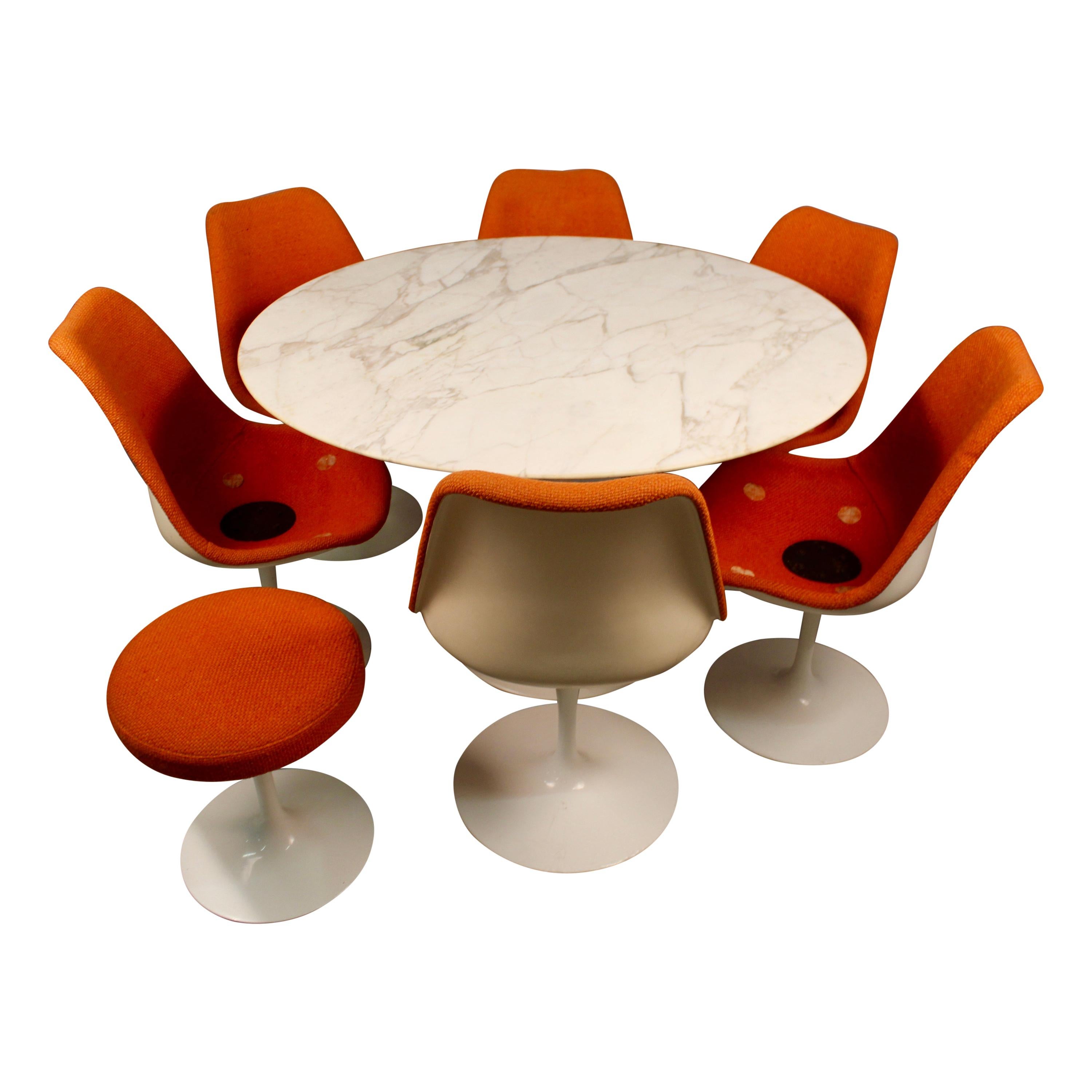 Eero Saarinen & Knoll International "Tulip" Table 6 Chairs 1 Stool Set