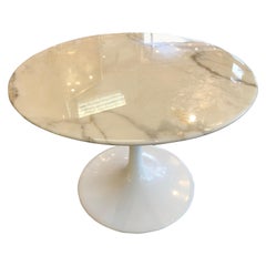 Eero Saarinen & Table basse "Tulip" de Knoll International