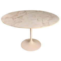 Eero Saarinen & Knoll International "Tulip" Table