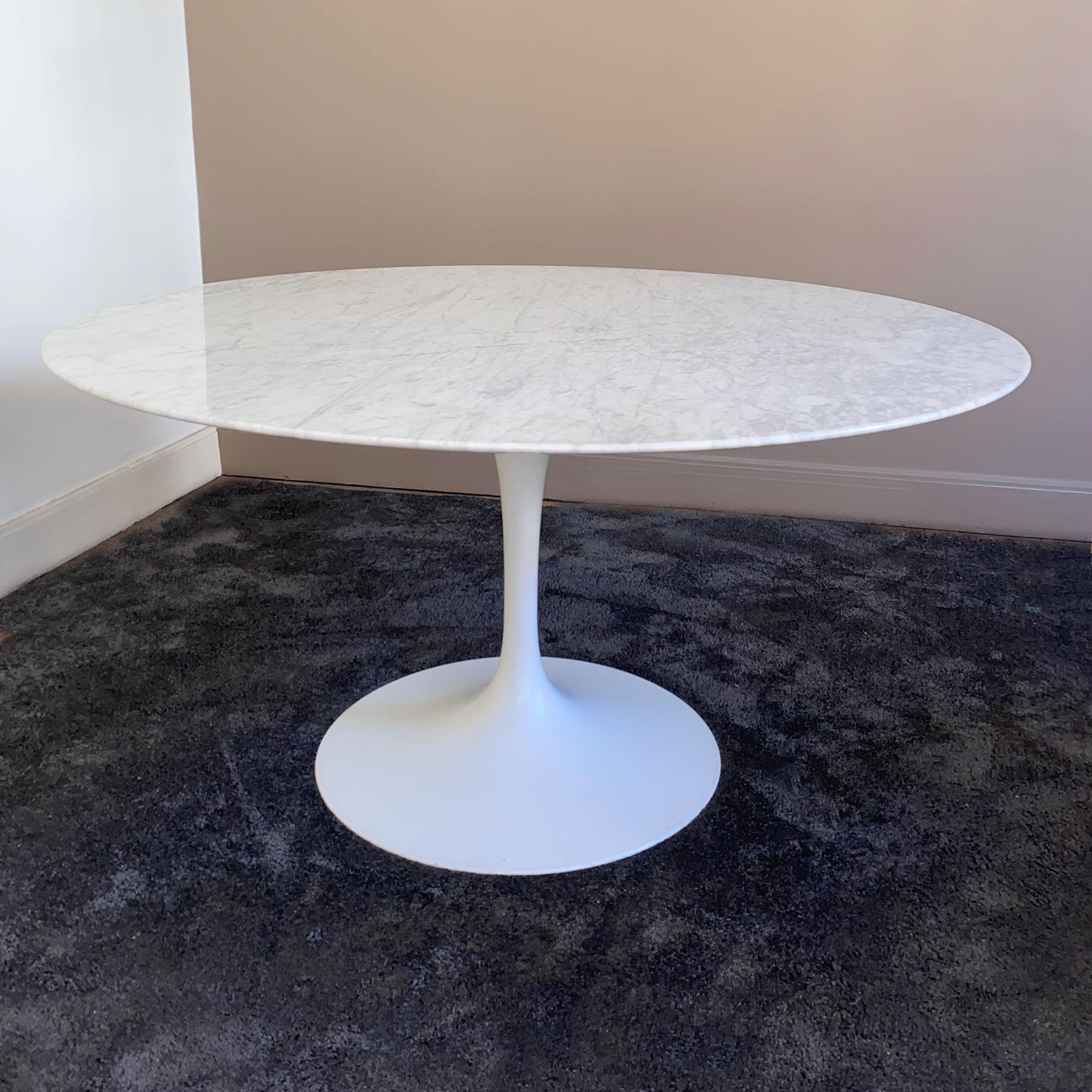 Mesa de mármol Eero Saarinen Knoll 1970 Estadounidense en venta
