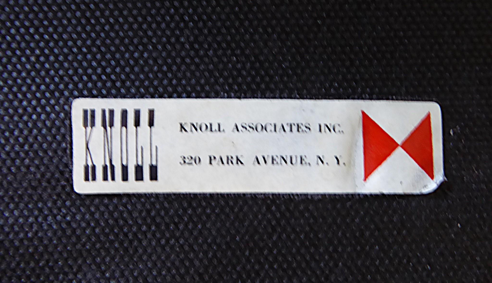 Metà XX secolo Sedia da scrivania Eero Saarinen Knoll Mid Century Modern Secretarial Chair Fabrice degli anni '50 in vendita