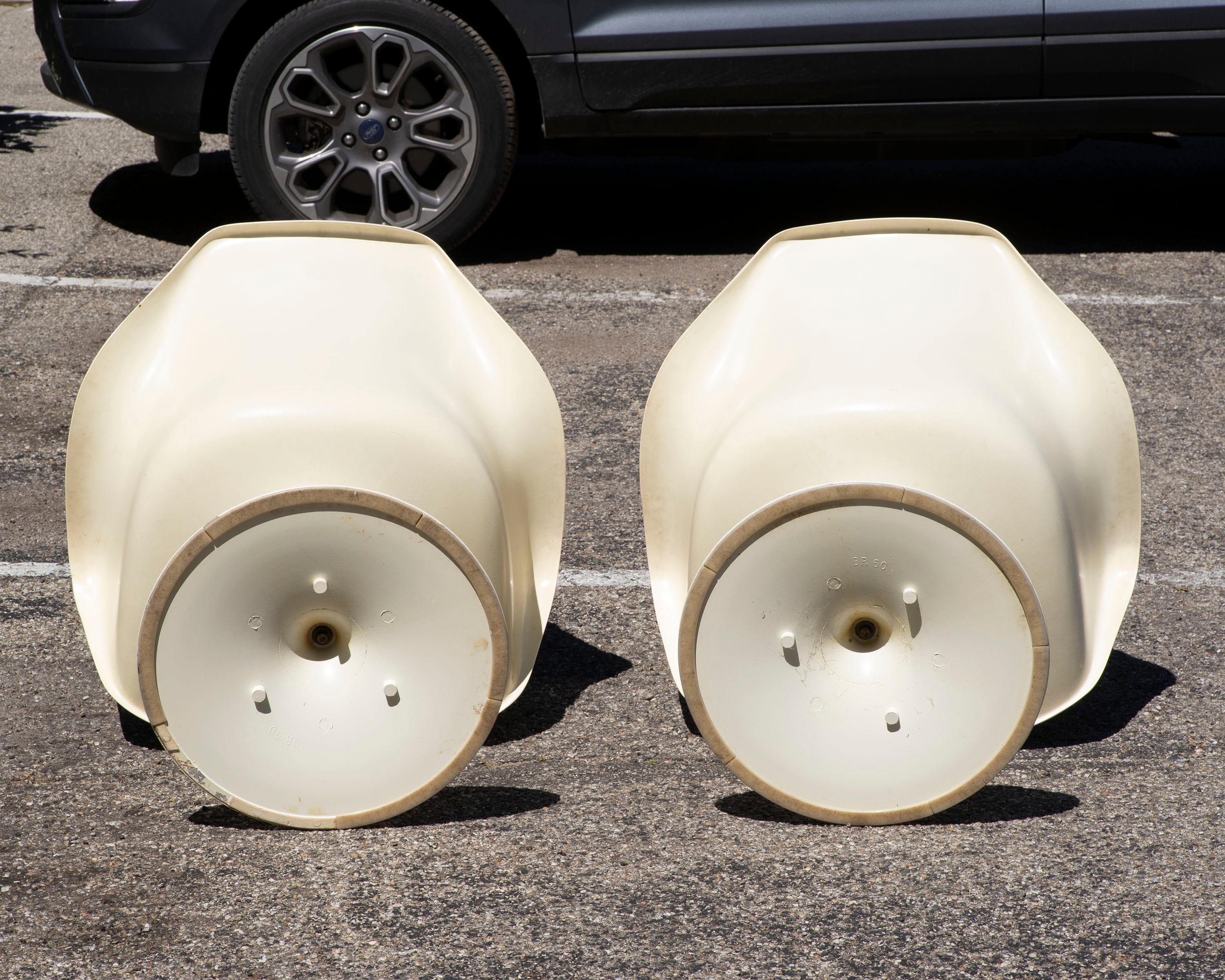 Eero Saarinen Knoll Mid Century Modern Tulip Chairs 3