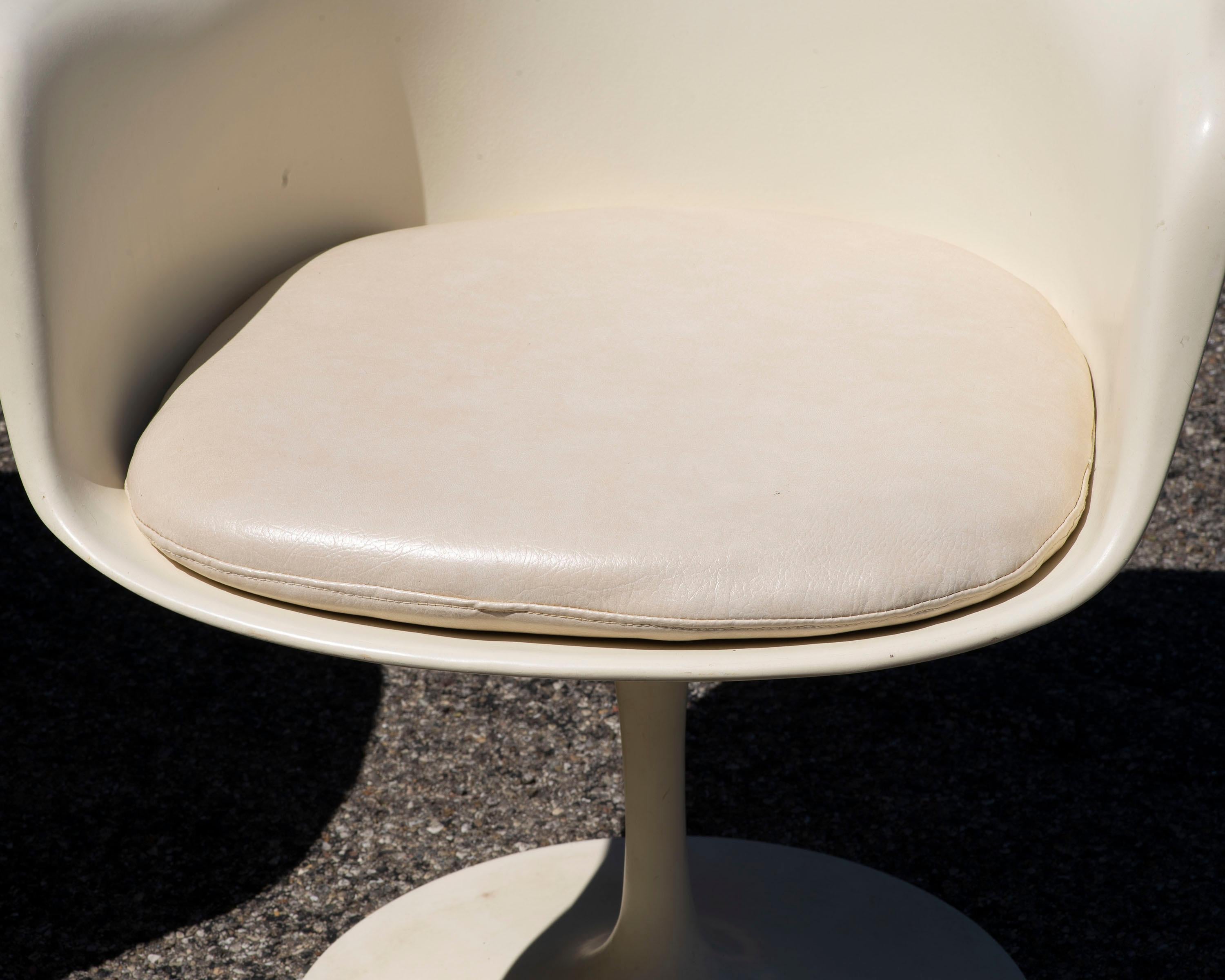 Mid-Century Modern Eero Saarinen Knoll Mid Century Modern Tulip Chairs