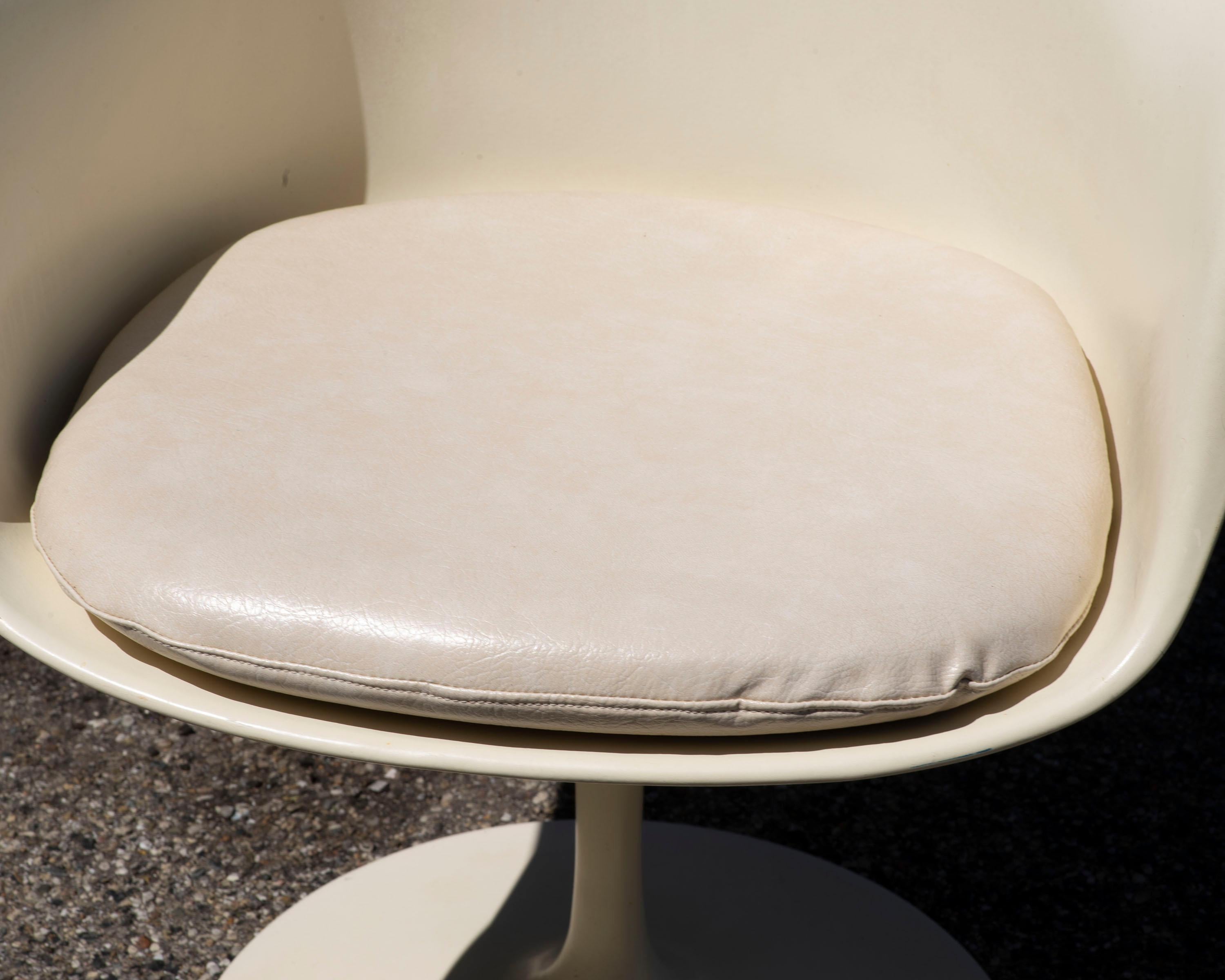 American Eero Saarinen Knoll Mid Century Modern Tulip Chairs