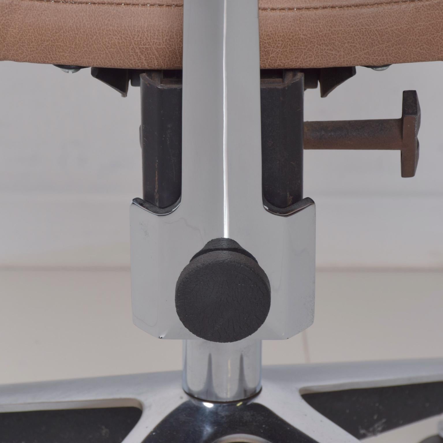 Mid-Century Modern 1970s Saarinen KNOLL Office Desk Task Chair Tan Leather Chrome Adjustable