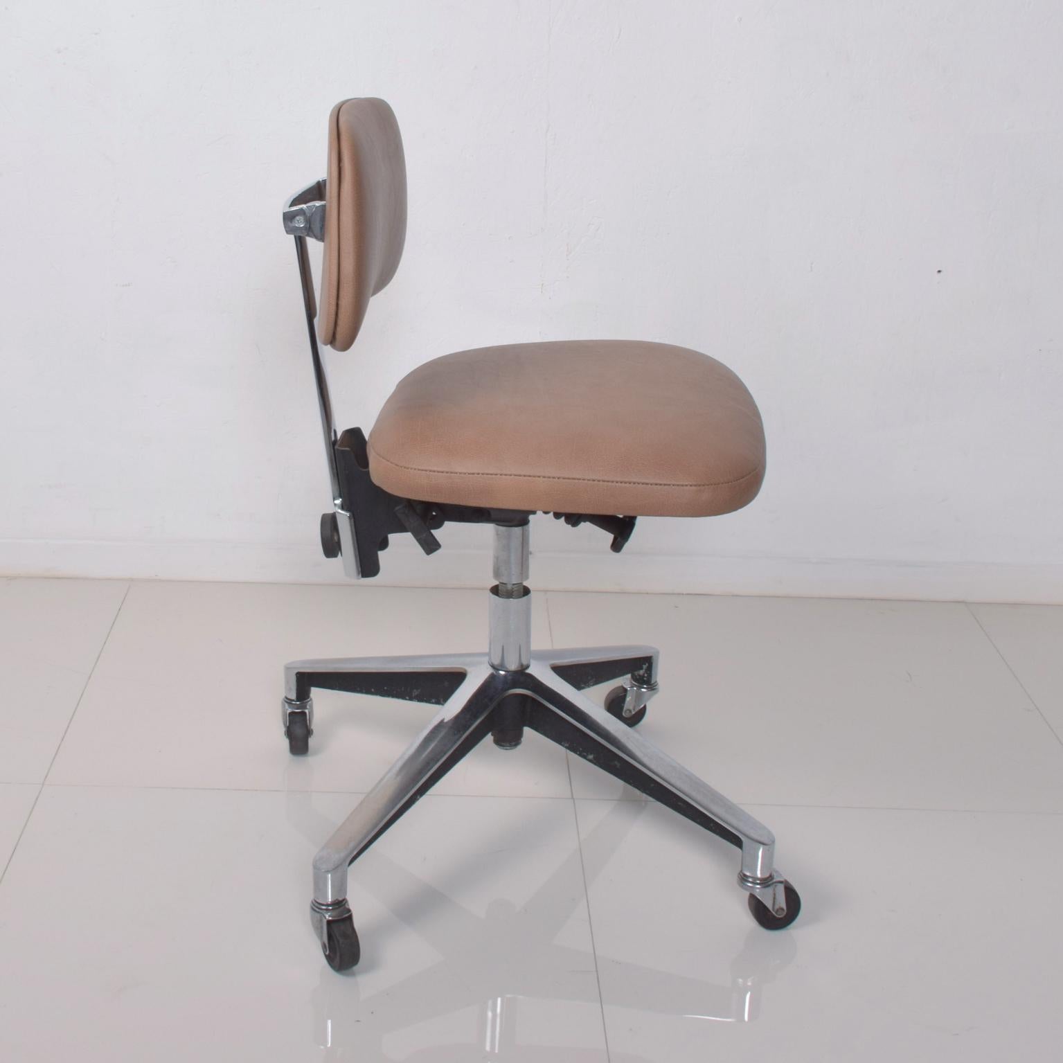 American 1970s Saarinen KNOLL Office Desk Task Chair Tan Leather Chrome Adjustable