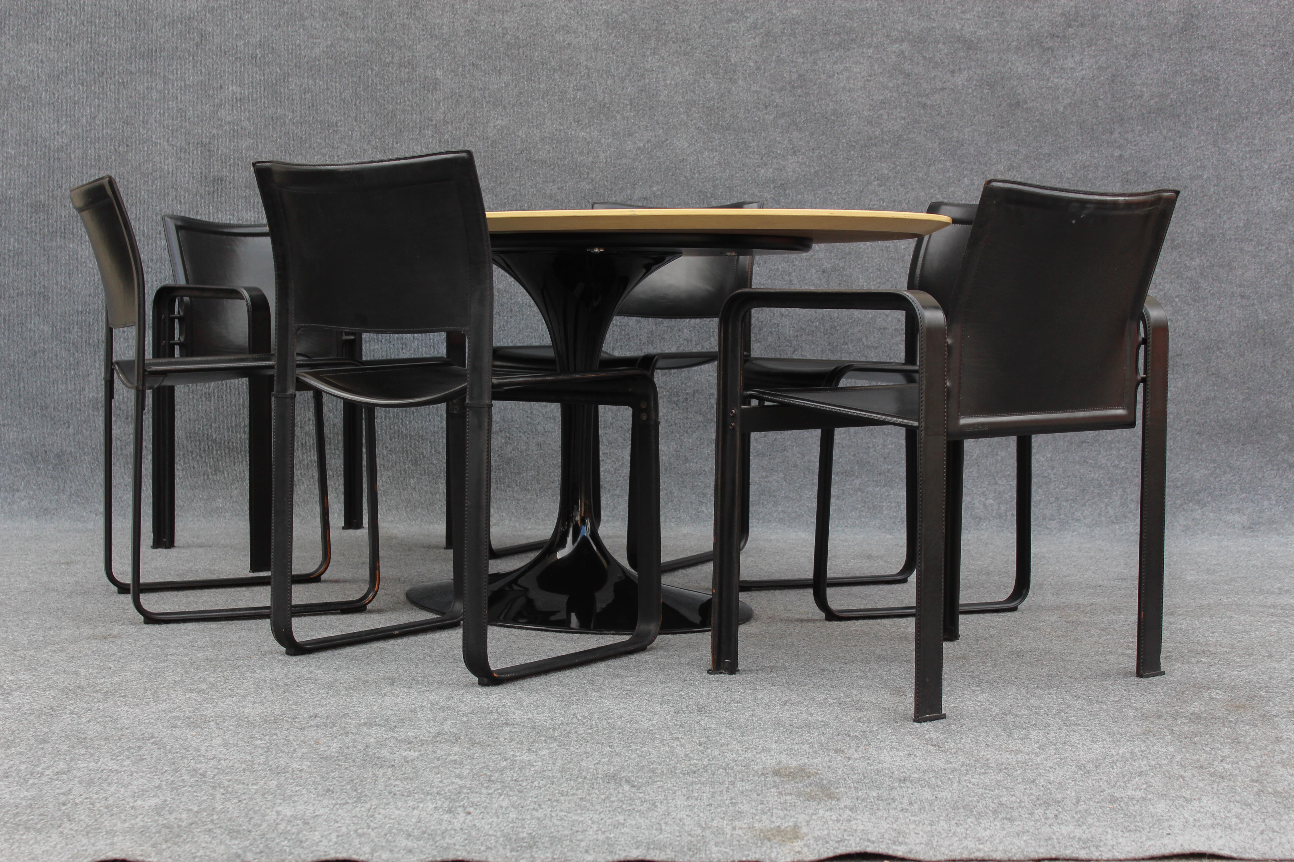 Table de salle à manger Tulipe ovale Eero Saarinen Knoll 66x38 po. avec plateau en bois blond et base noire 4