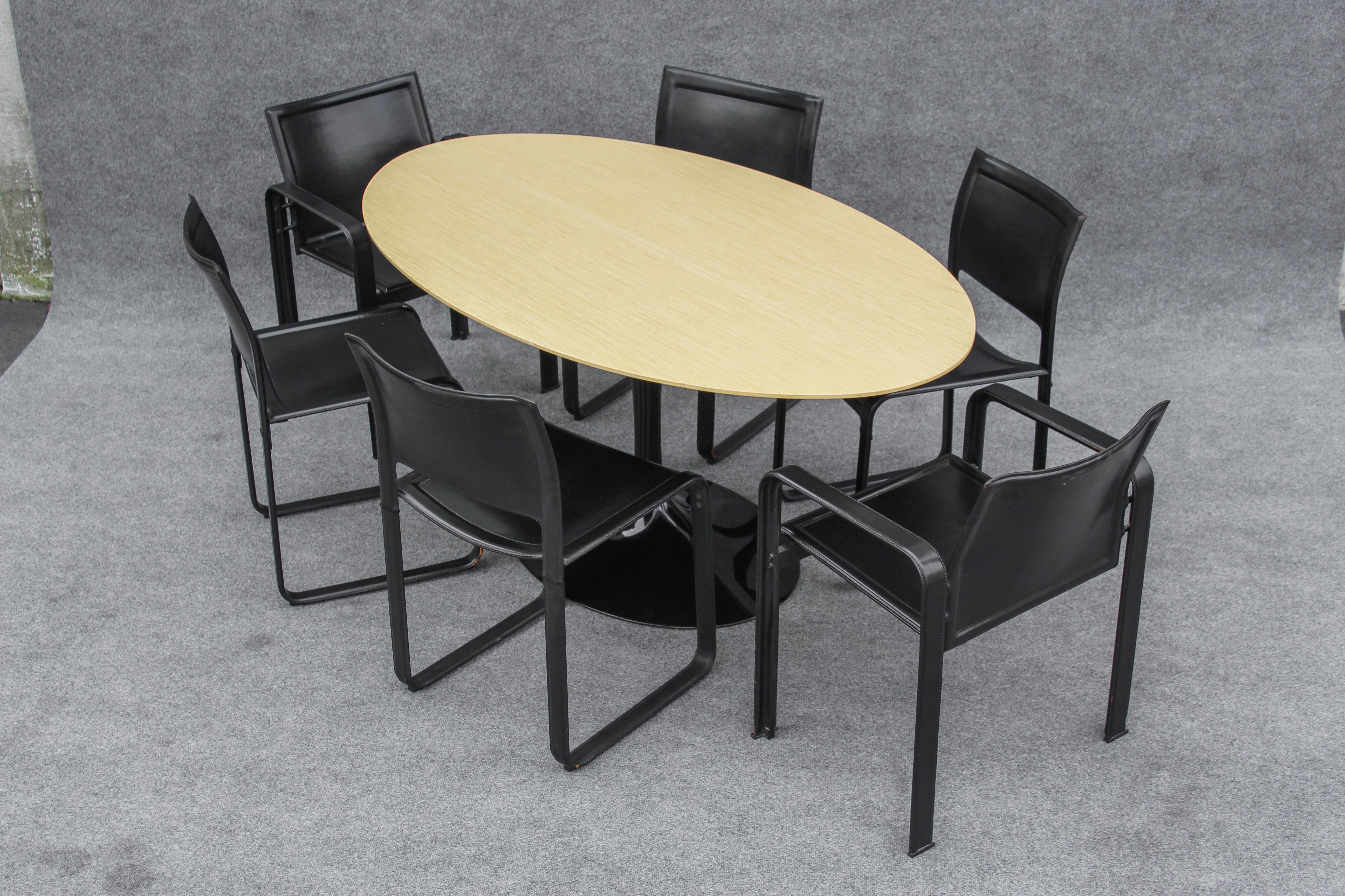 Table de salle à manger Tulipe ovale Eero Saarinen Knoll 66x38 po. avec plateau en bois blond et base noire 5